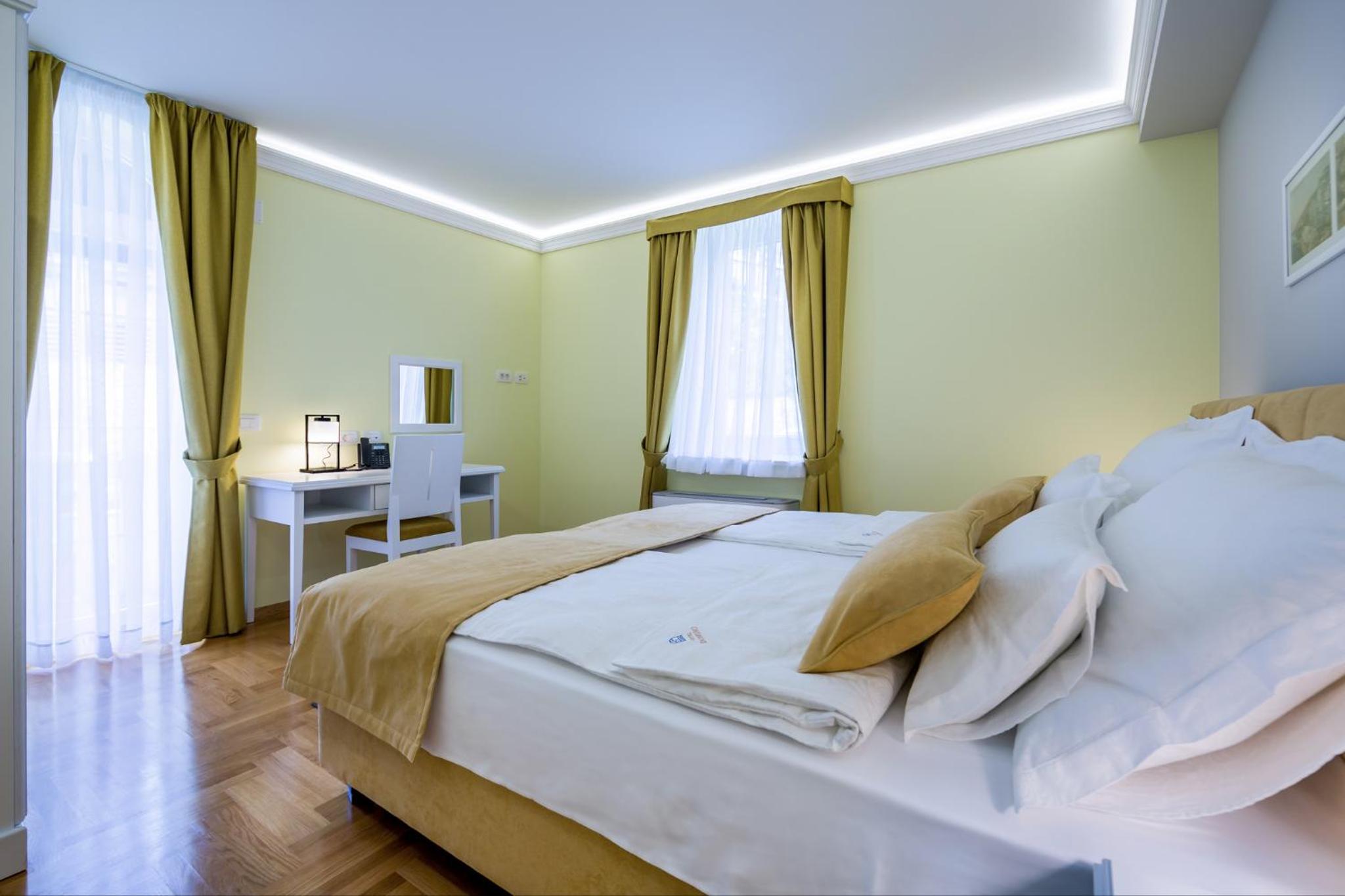 Apartment with Balcony - Photo 1
