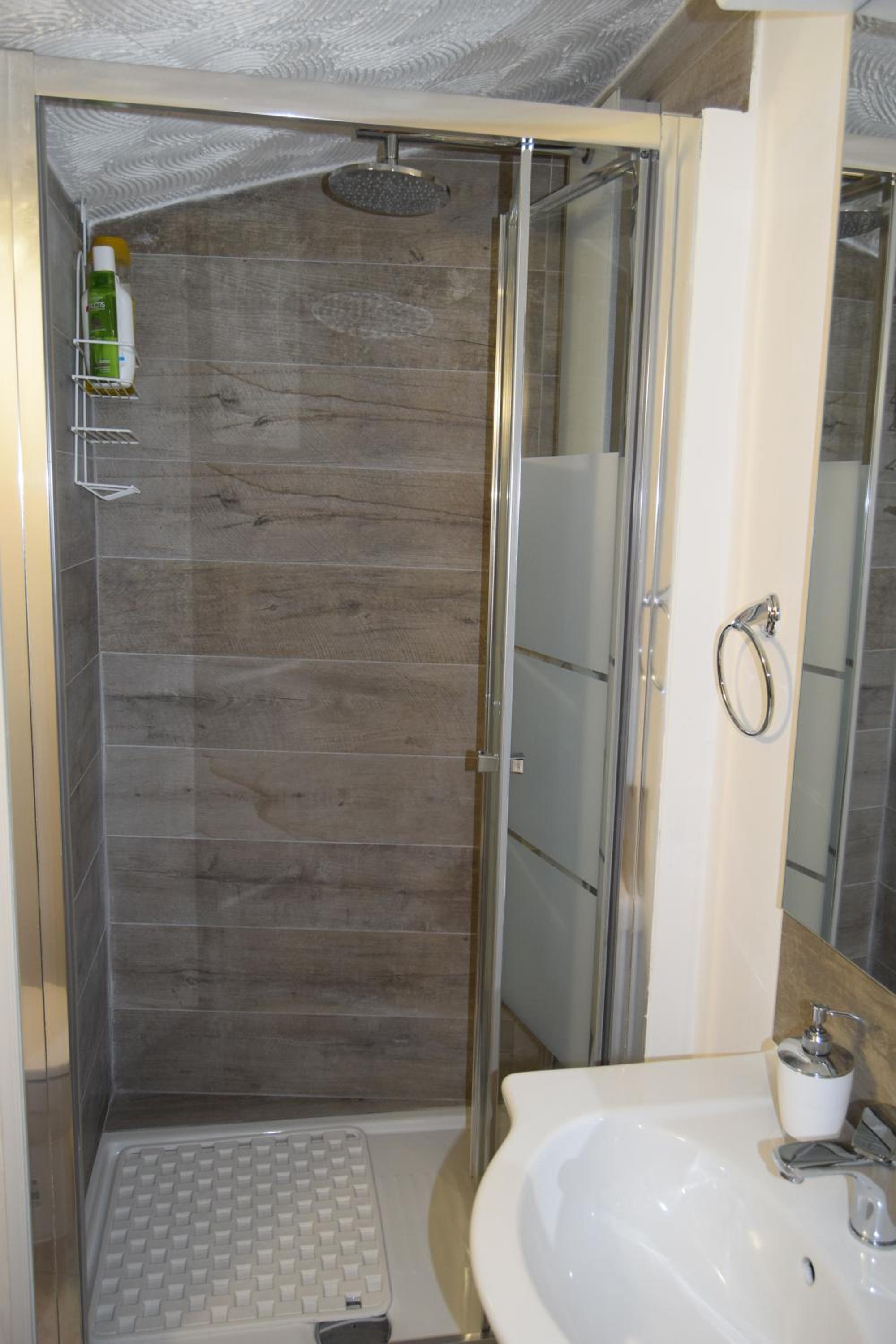 Large Double or Twin Room - Photo 5