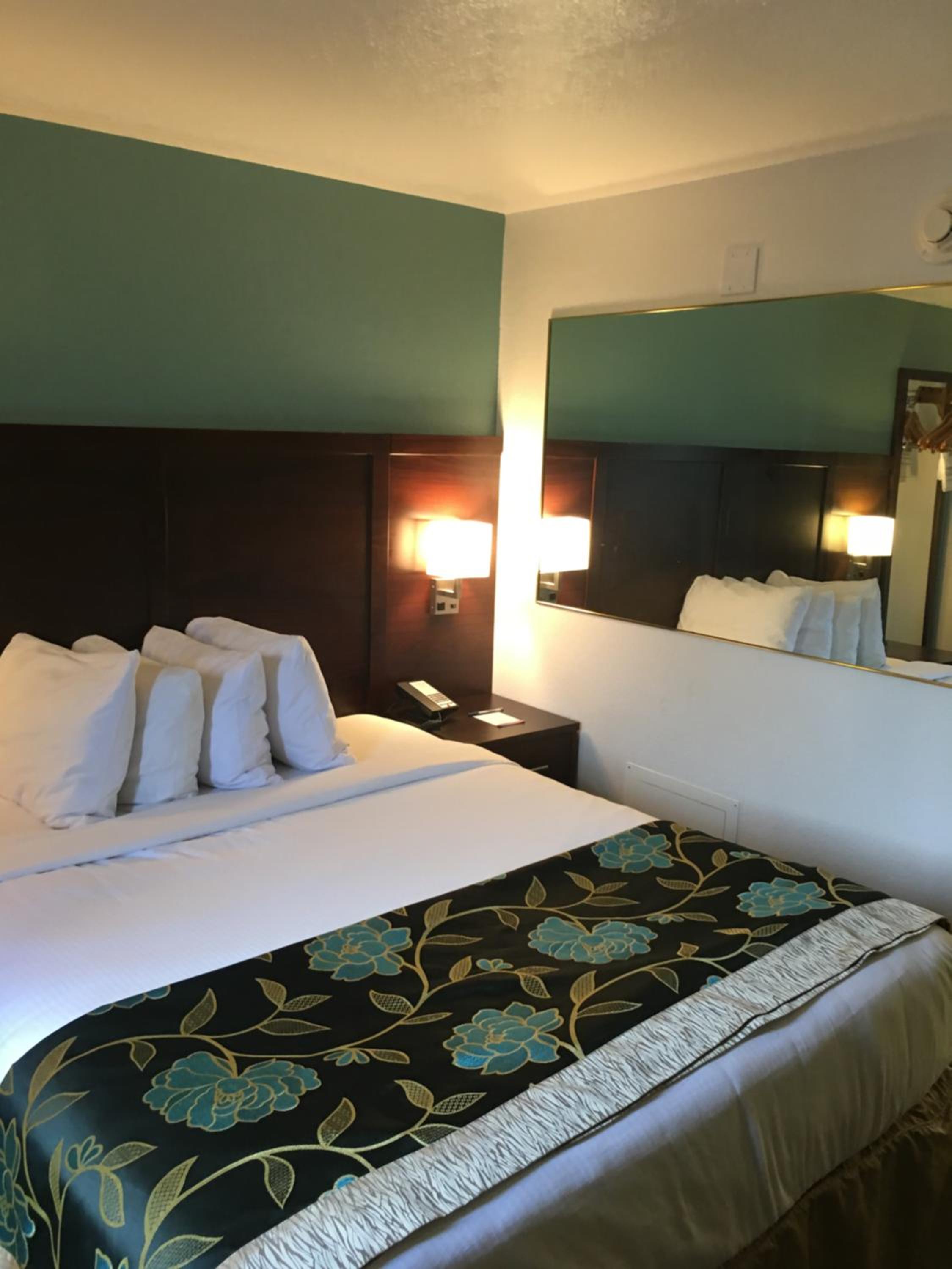 Queen Room - Disability Access/Non-Smoking - Photo 6