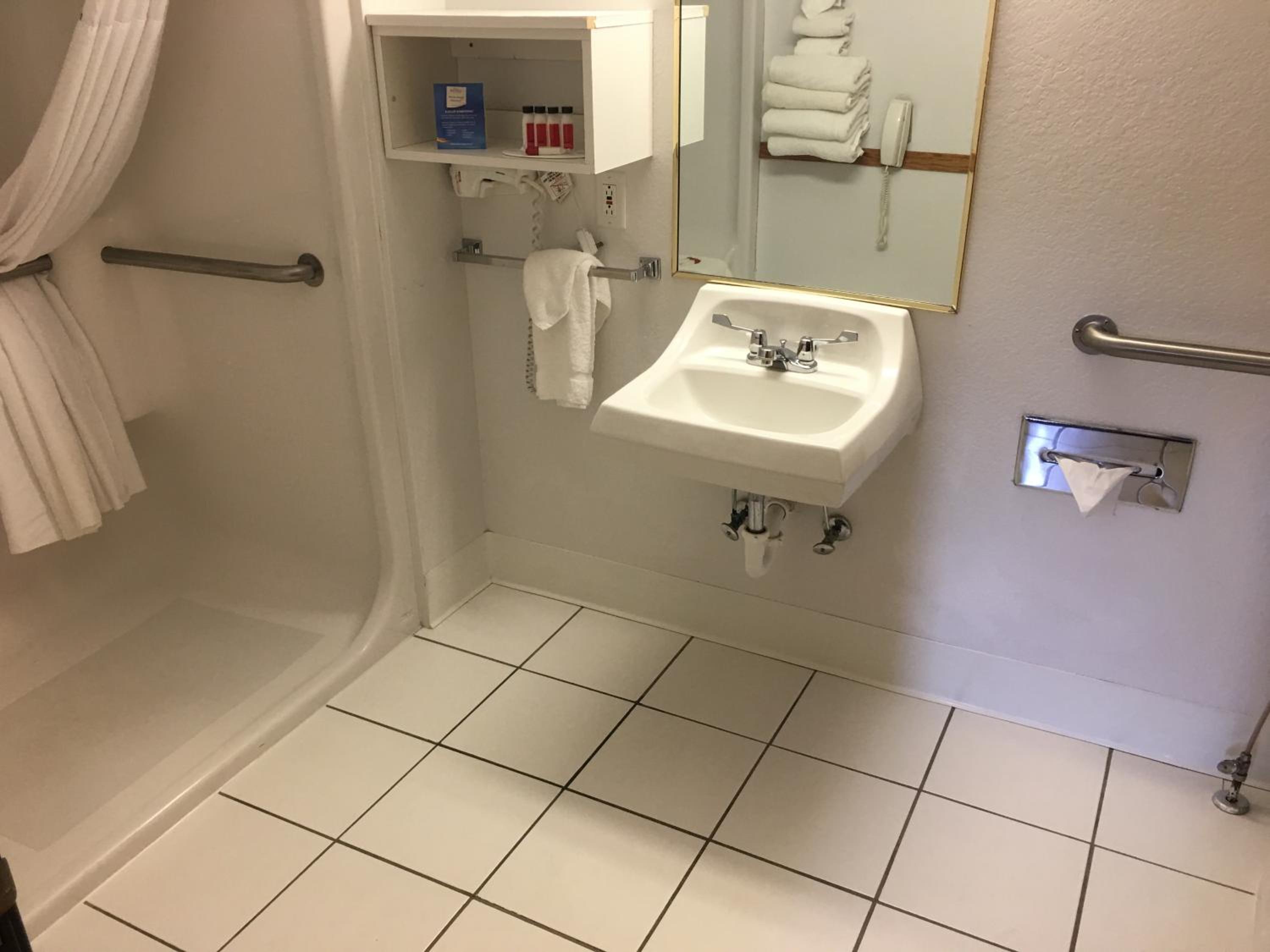 Queen Room - Disability Access/Non-Smoking - Photo 2