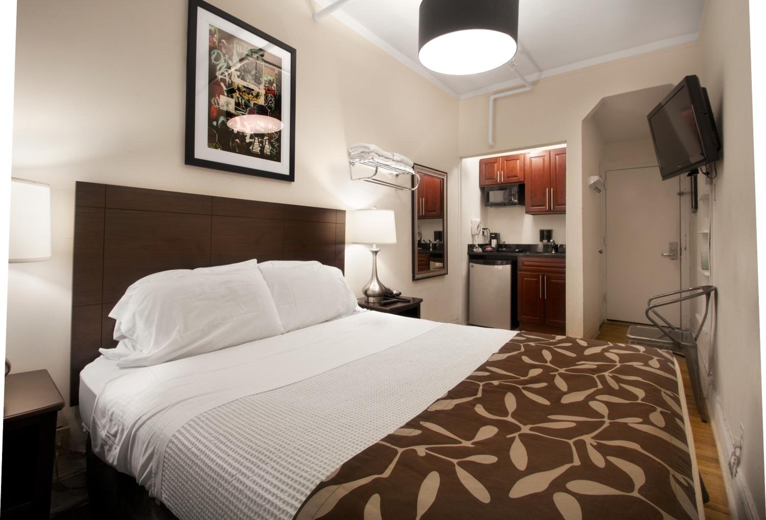Economy Room with Shared Bath photo 3