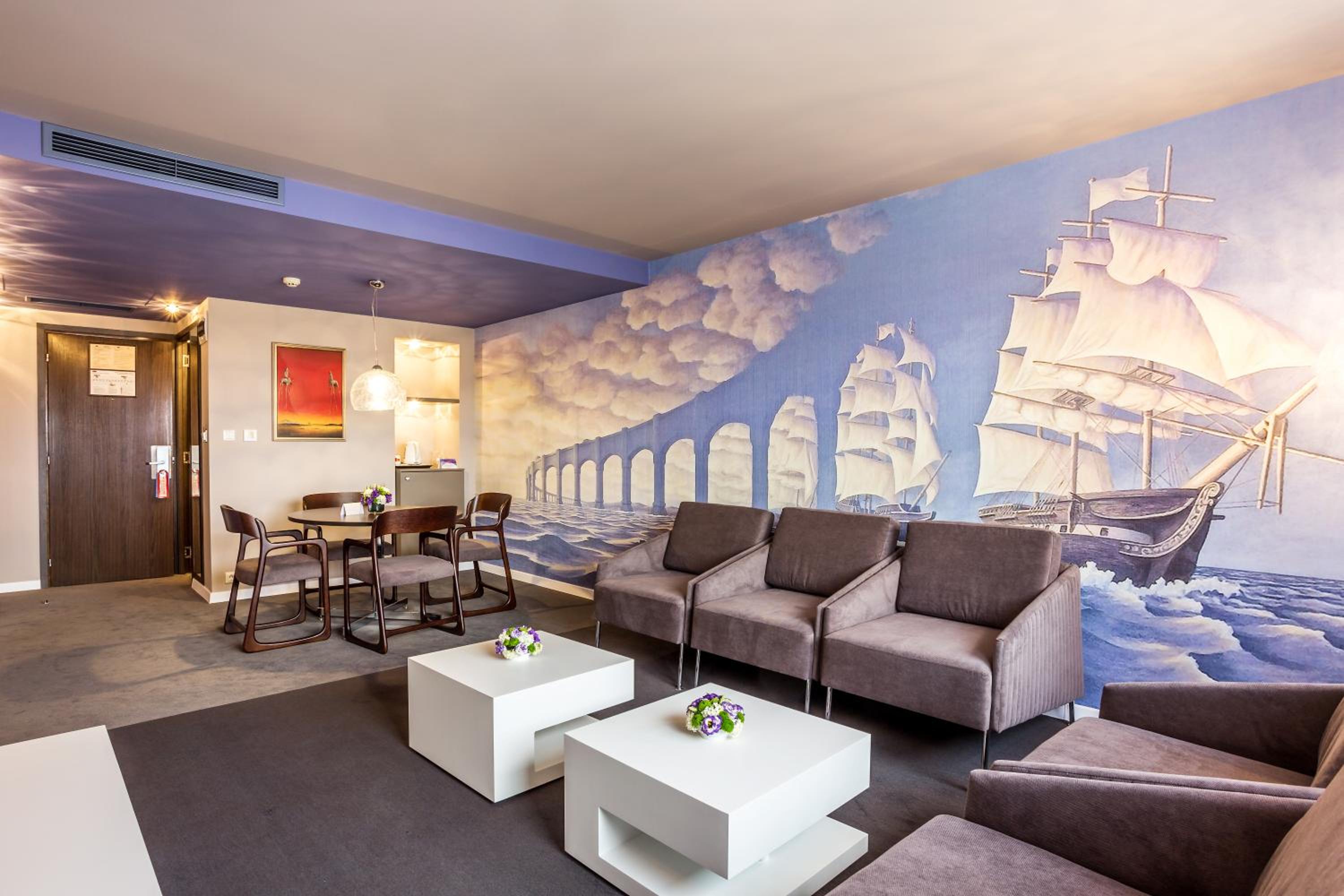 Junior Suite with Double Bed and Free Parking  - Photo 1