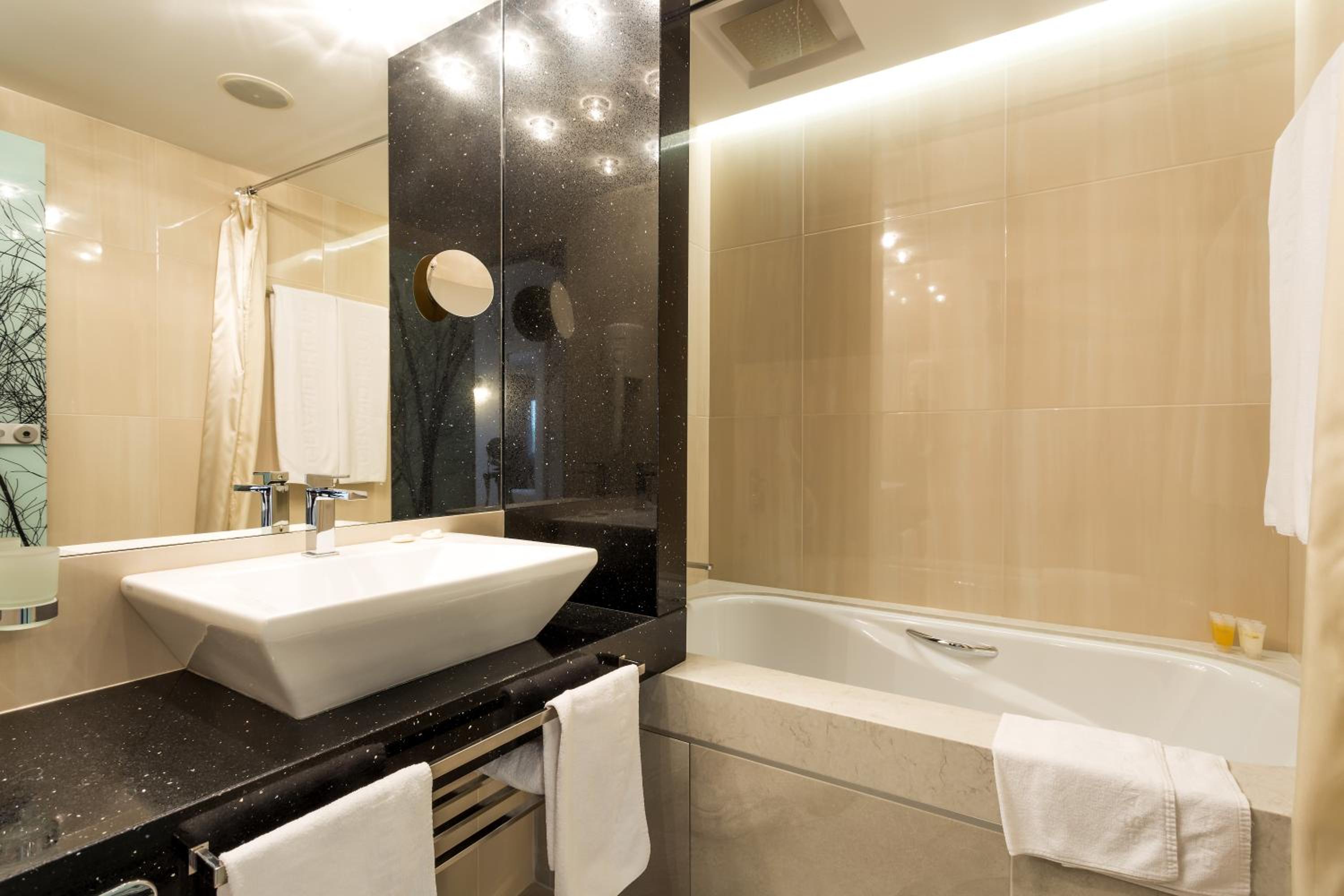 Luxury Double or Twin Room with Free Parking - Photo 6