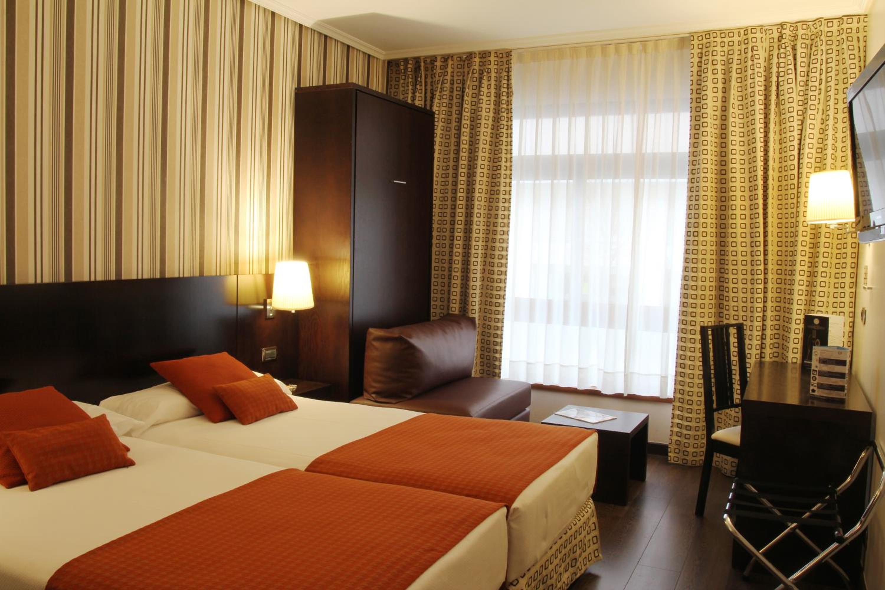 Interior twin room - Photo 5