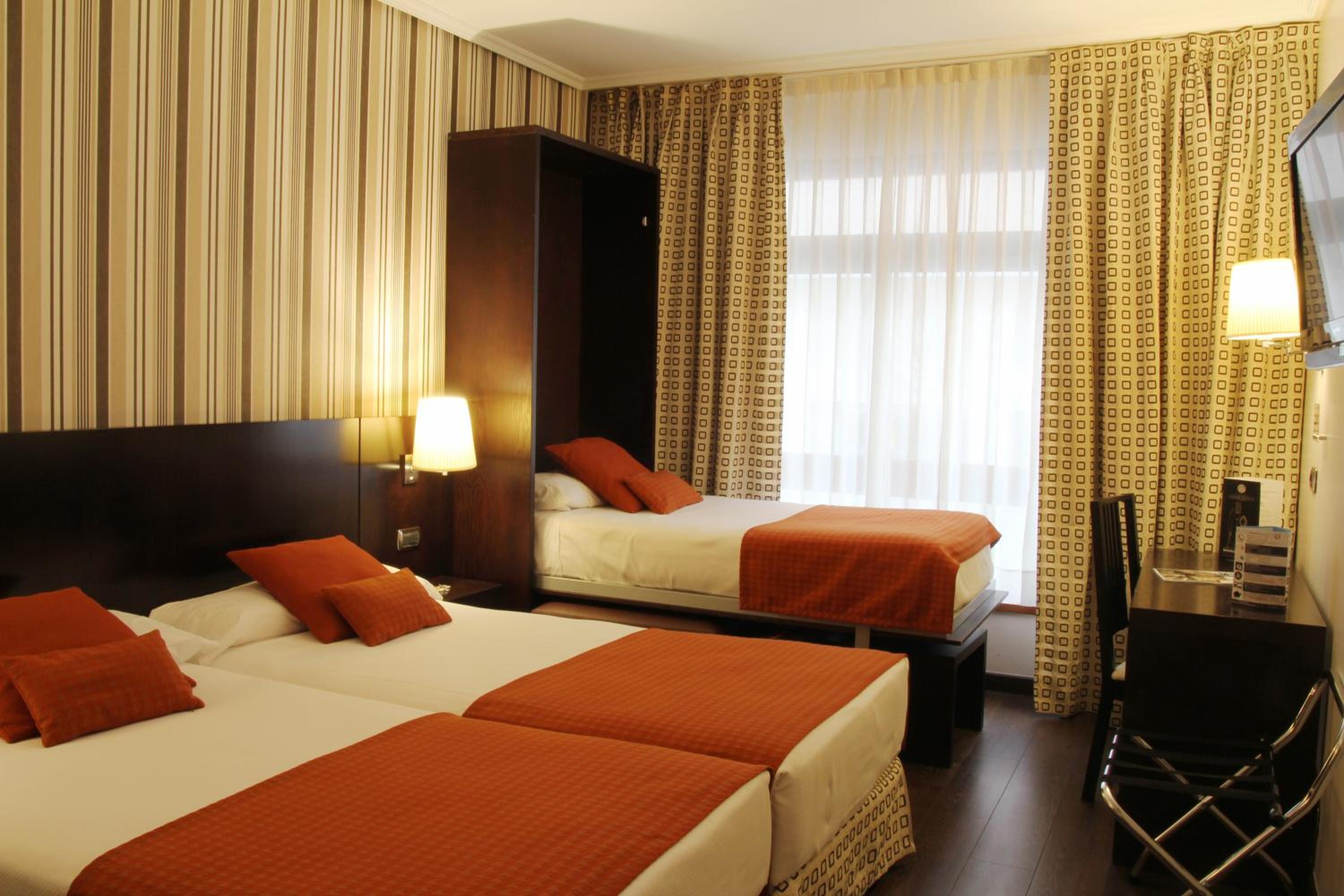Classic Triple Room - Photo 1