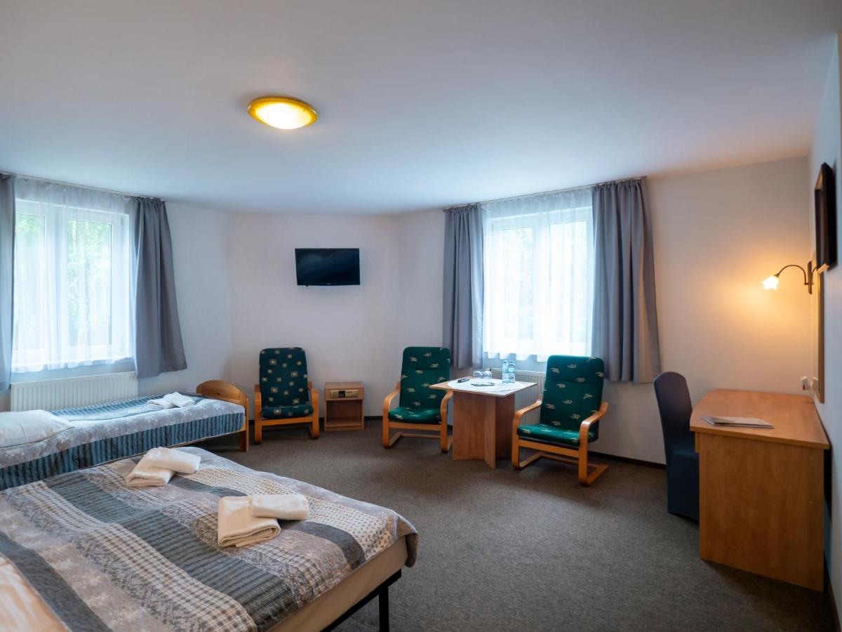 Economy Triple Room photo 1