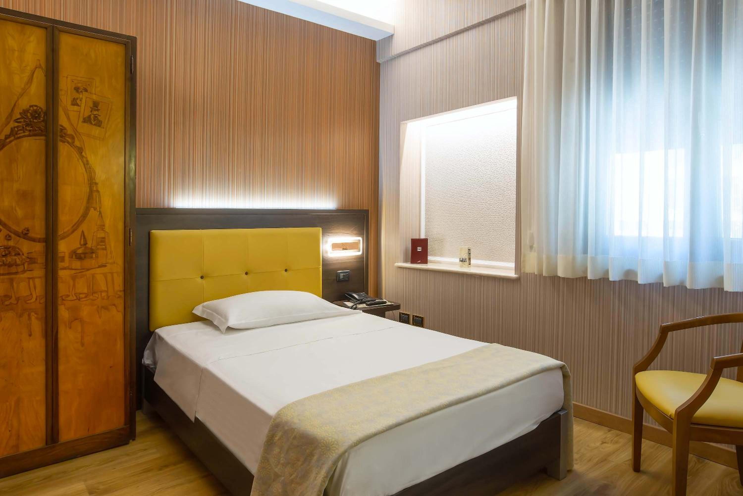 Single Room with French Bed