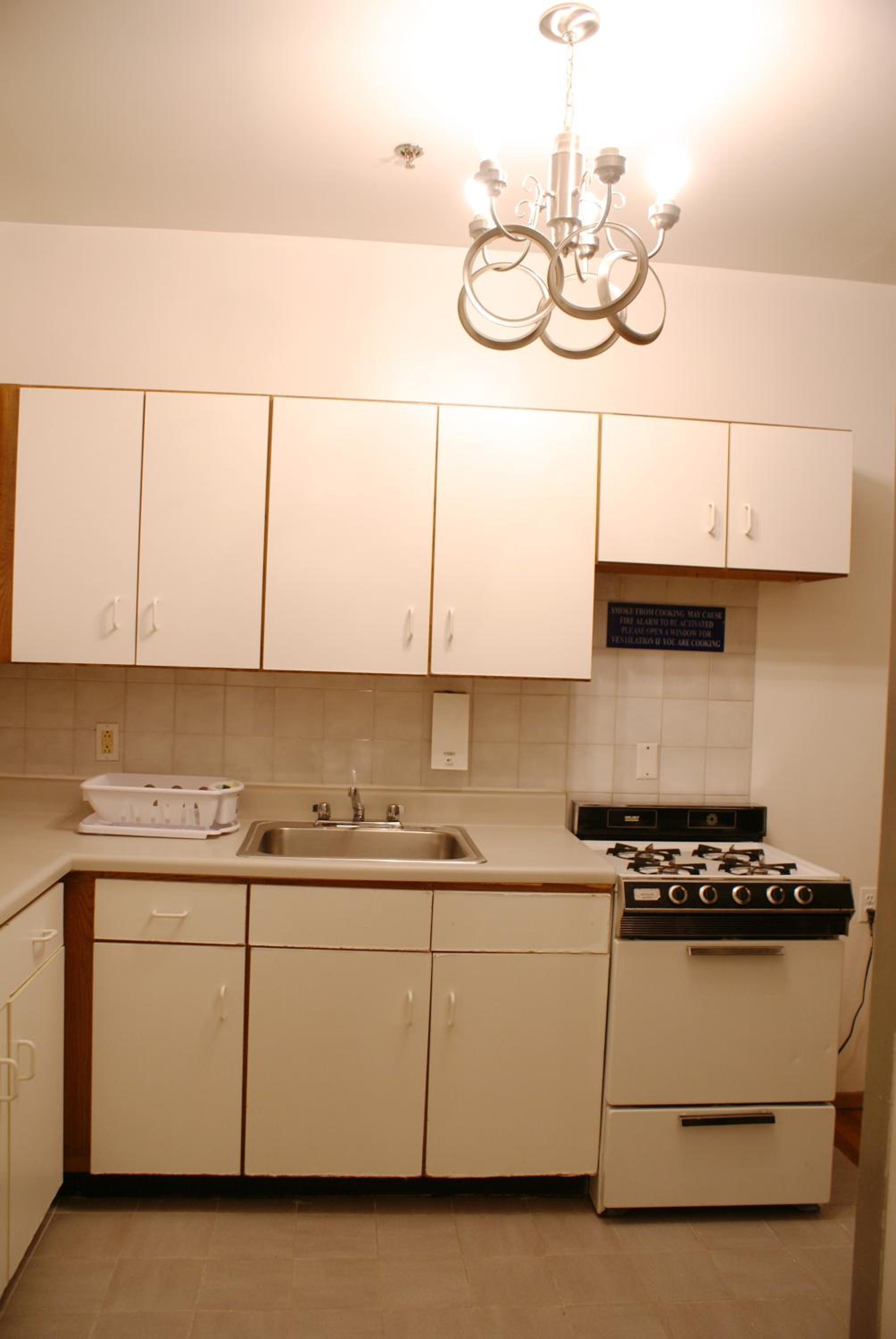 Deluxe One-Bedroom Suite thumbnail 5