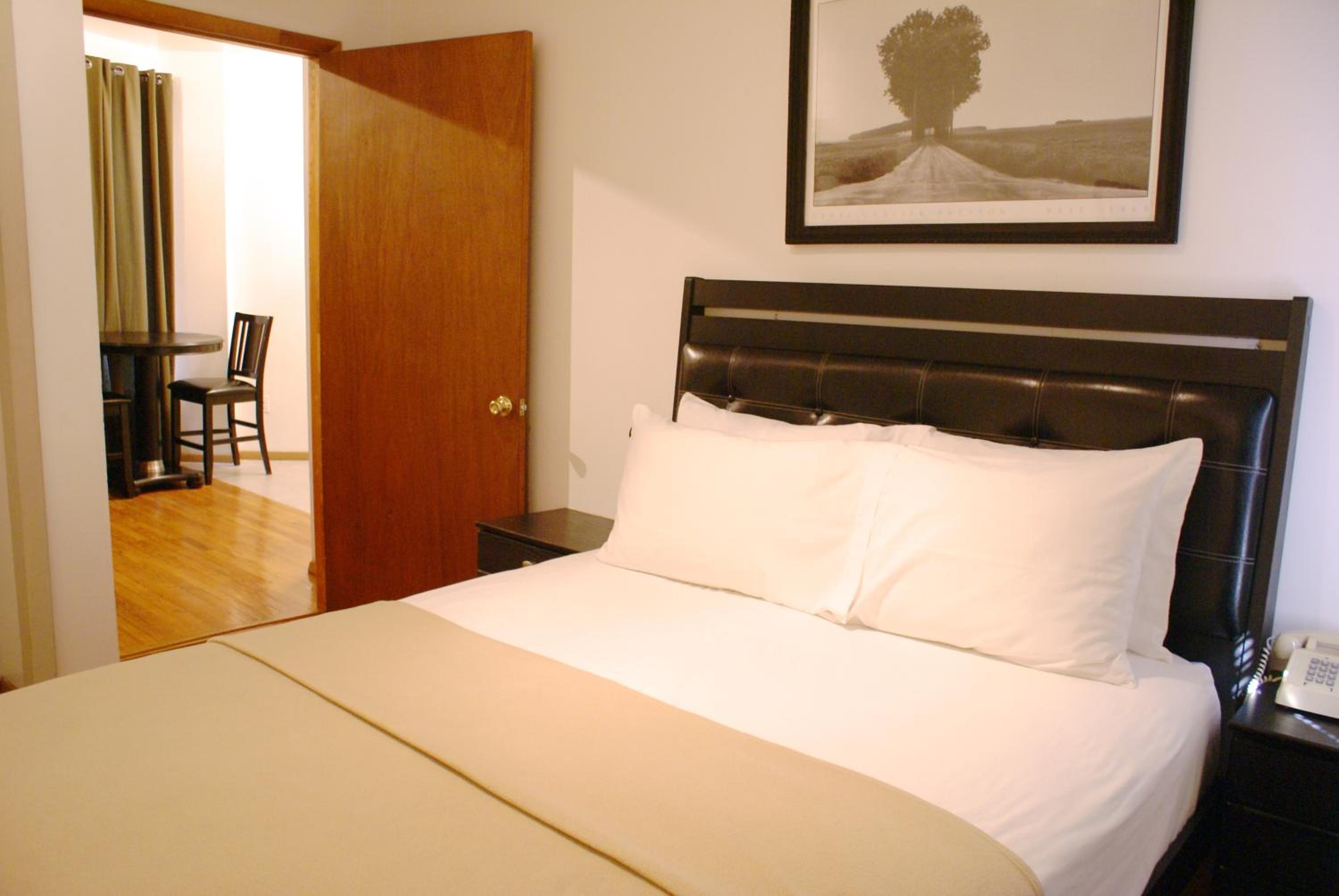 Deluxe One-Bedroom Suite