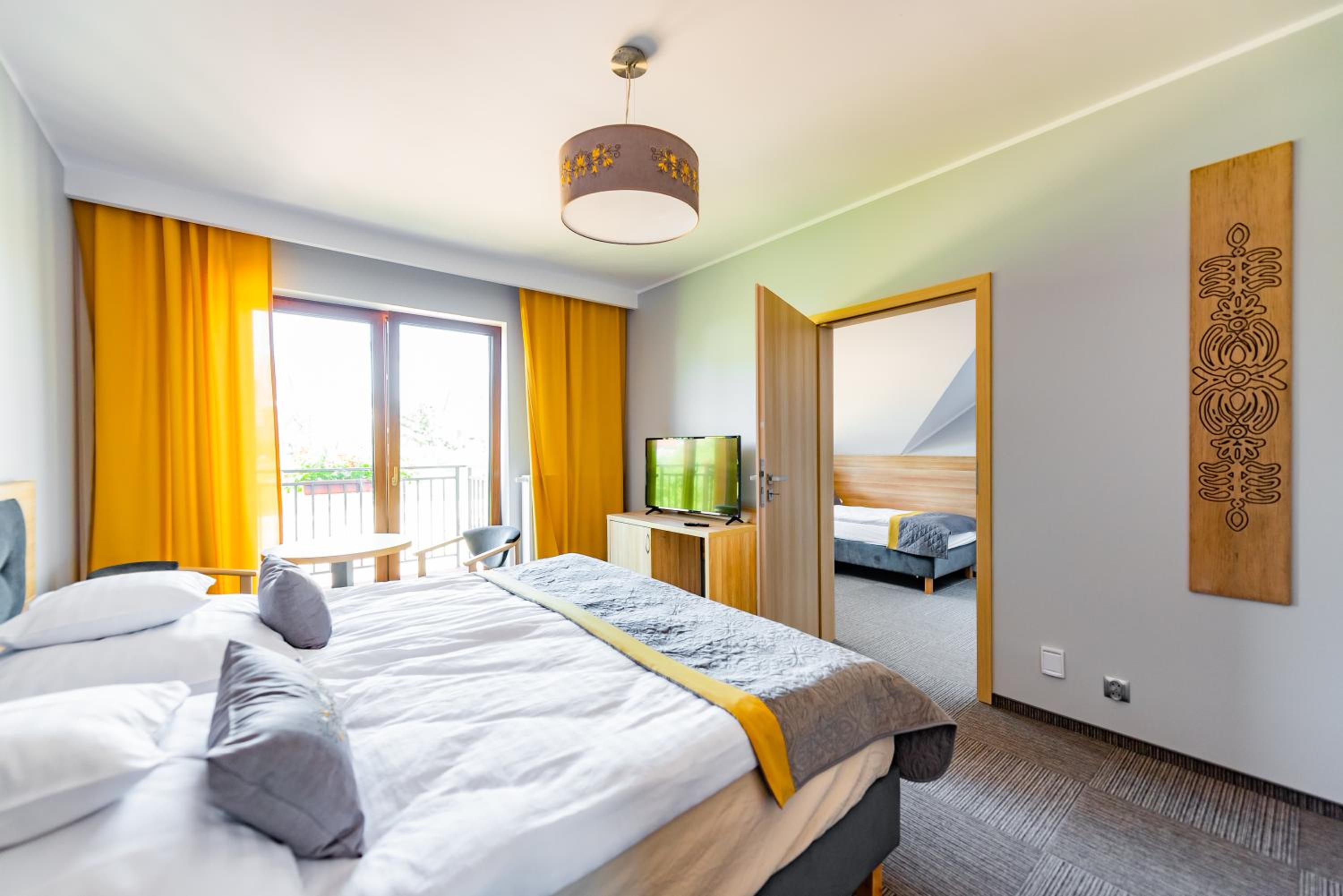 Apartment with Balcony - Photo 8