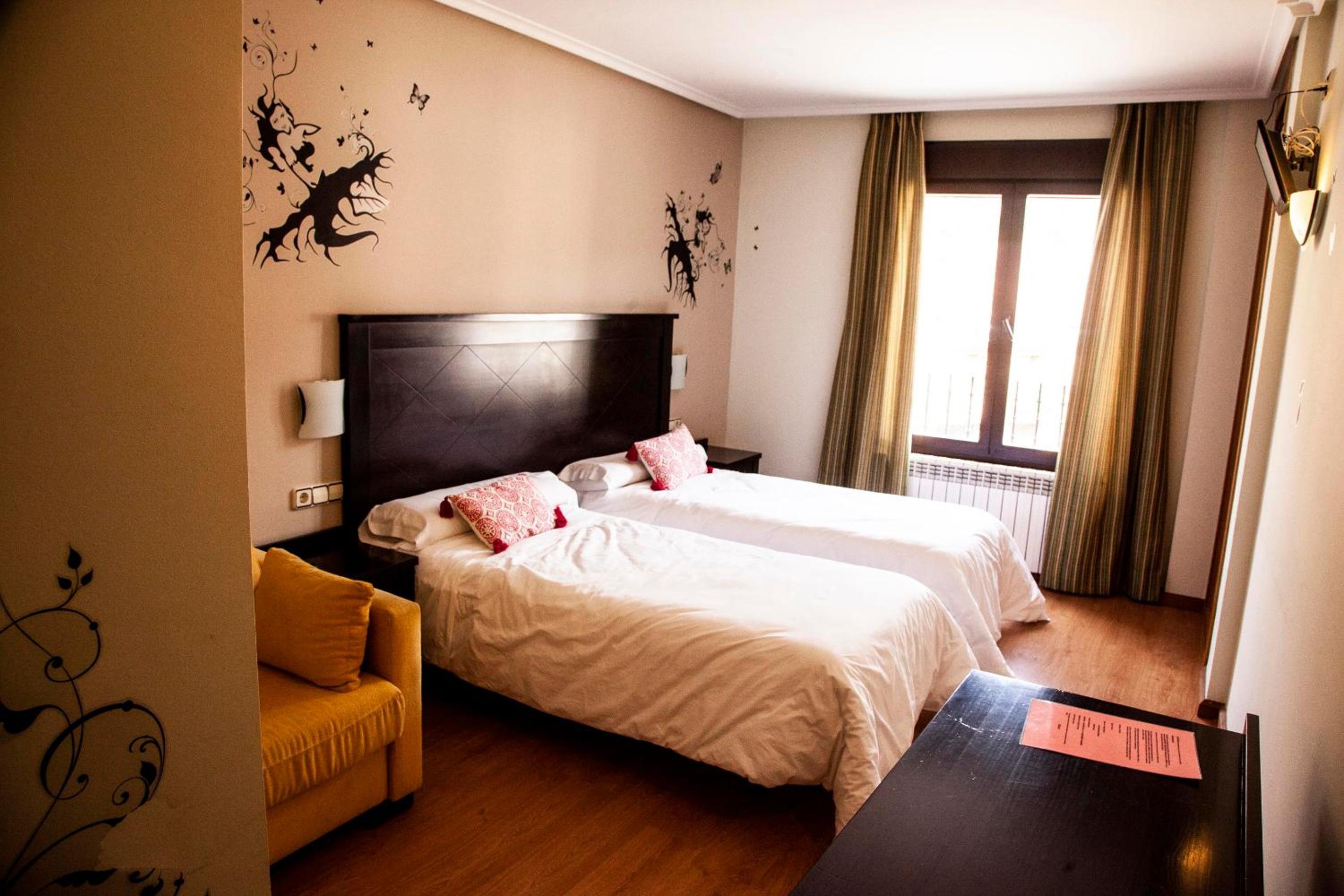 Double or Twin Room photo 2