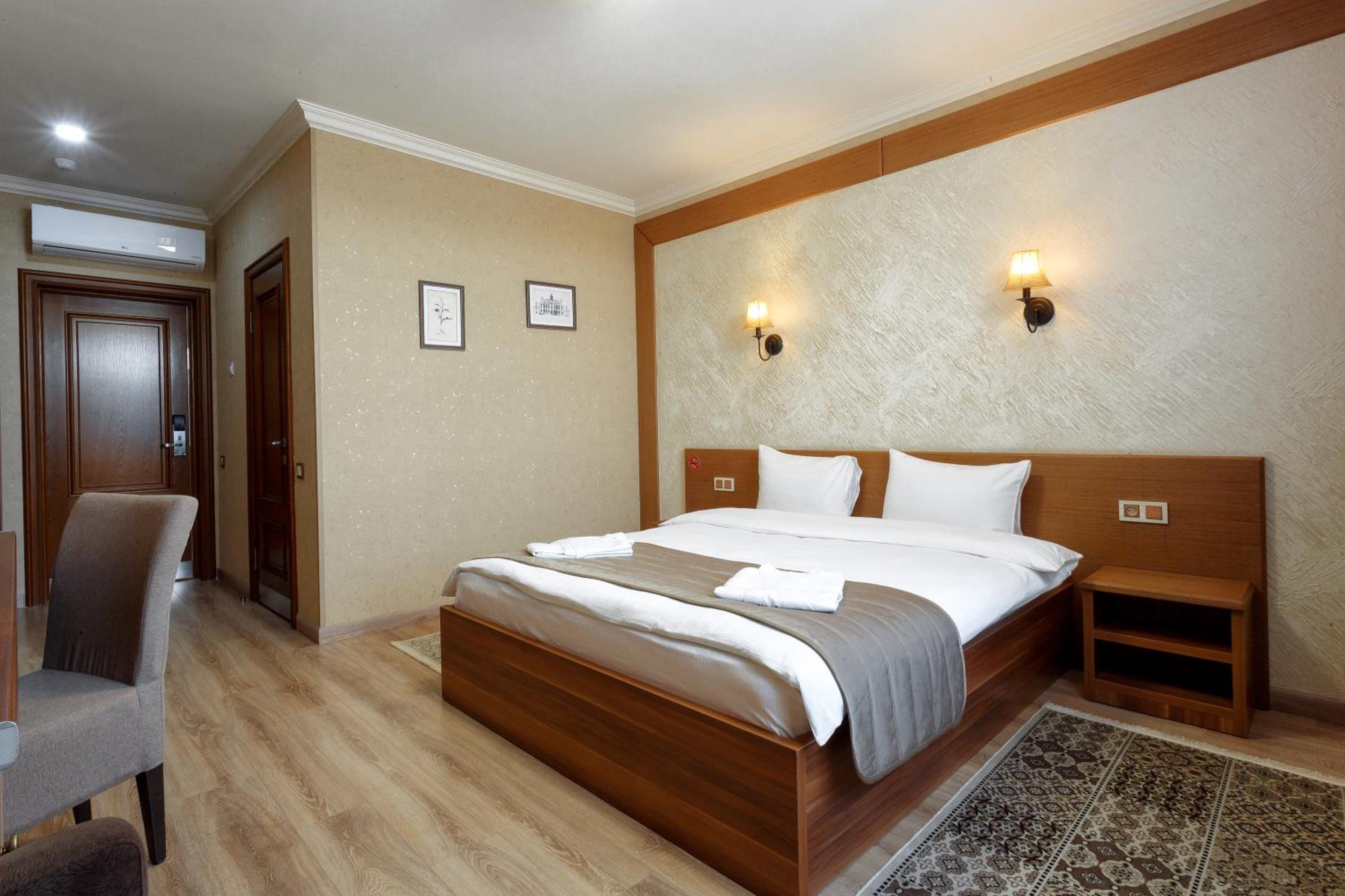 Double Room - Photo 3