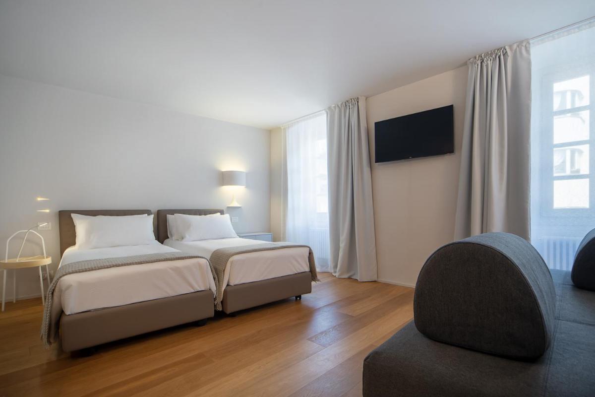 Double or Twin Room with City View photo 3
