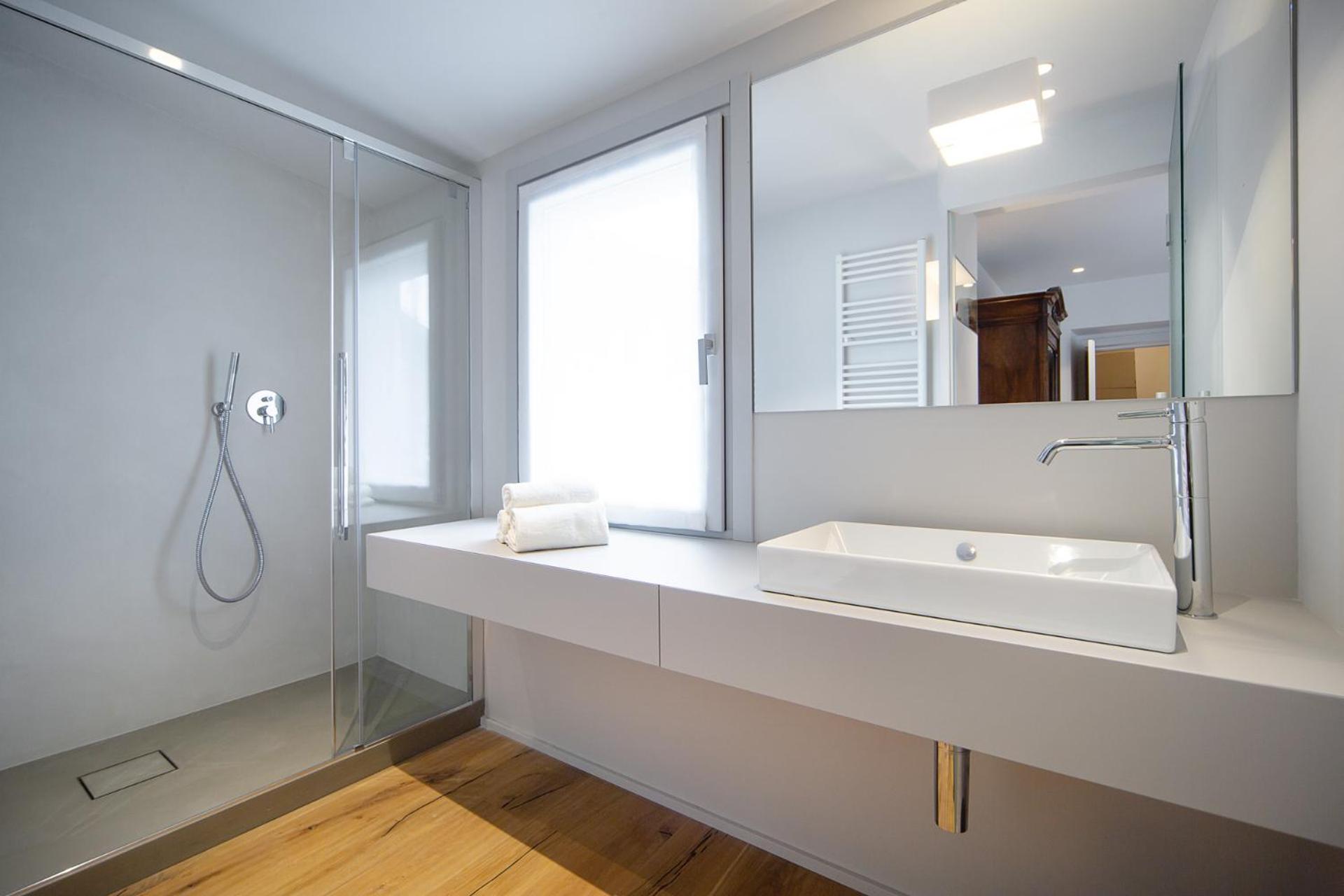 Double Room with Balcony - Photo 4