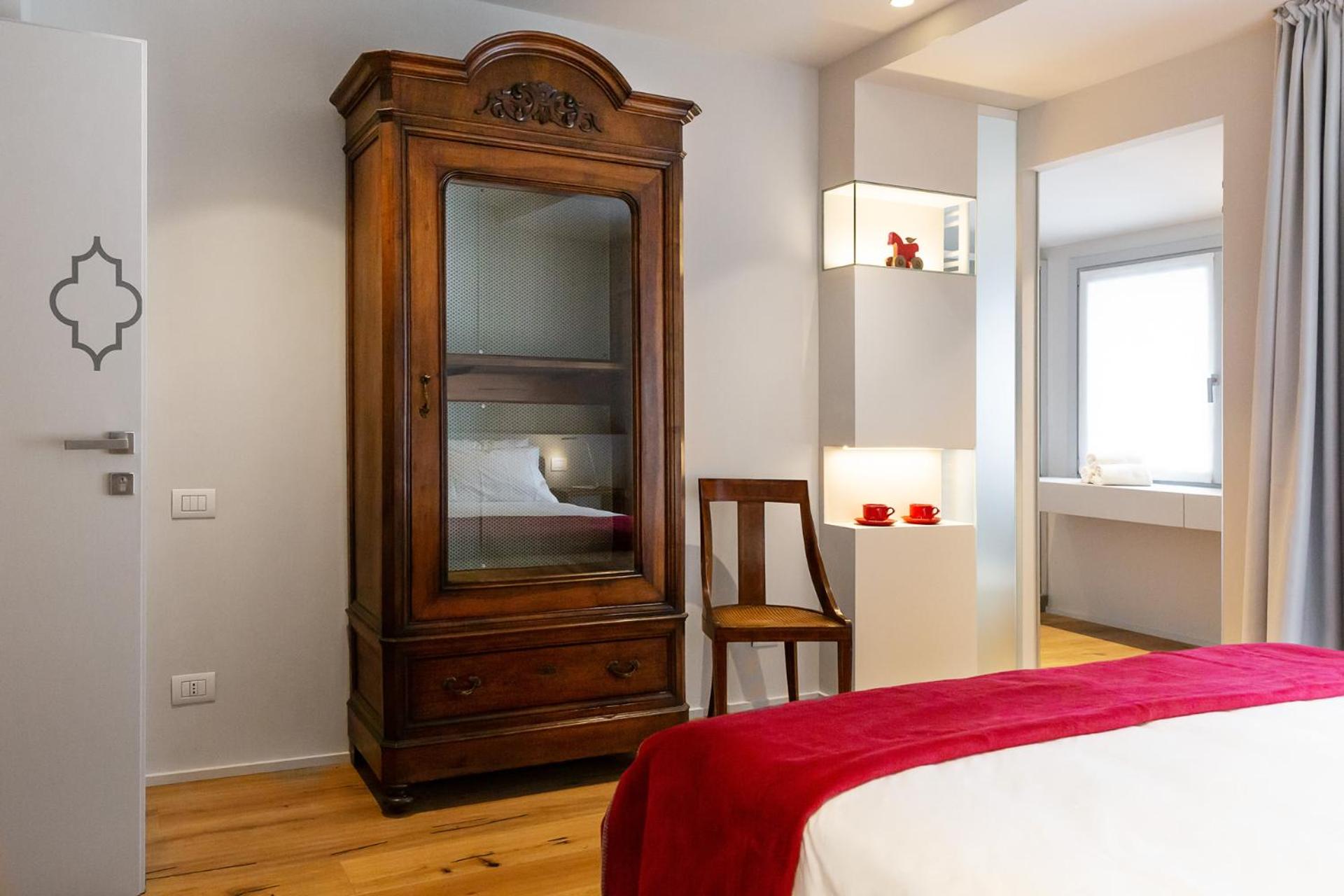 Double Room with Balcony - Photo 2