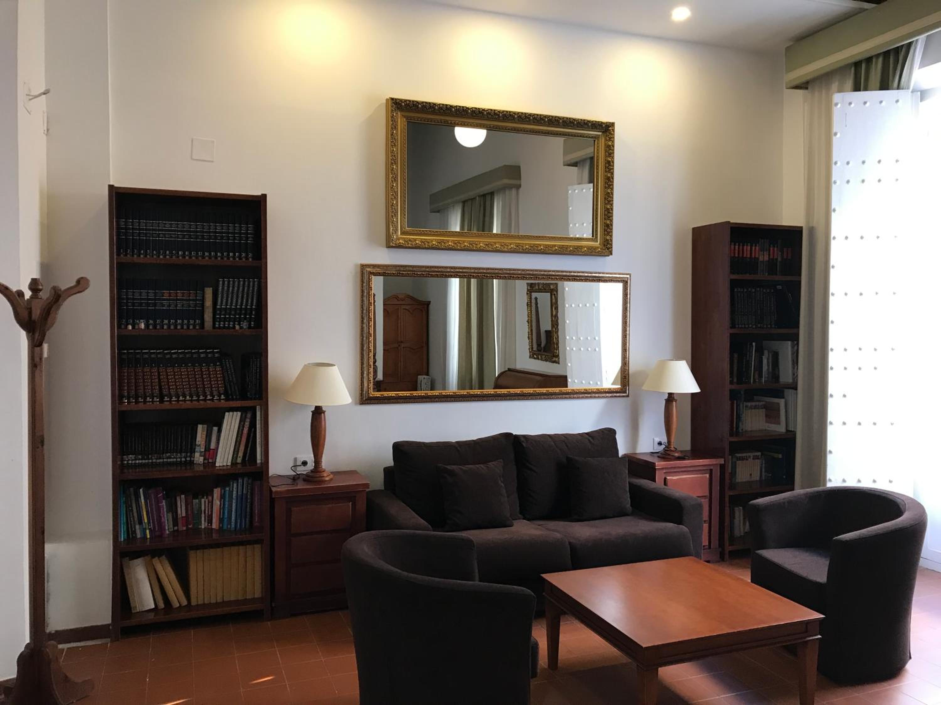 Junior Suite with Balcony - Photo 2