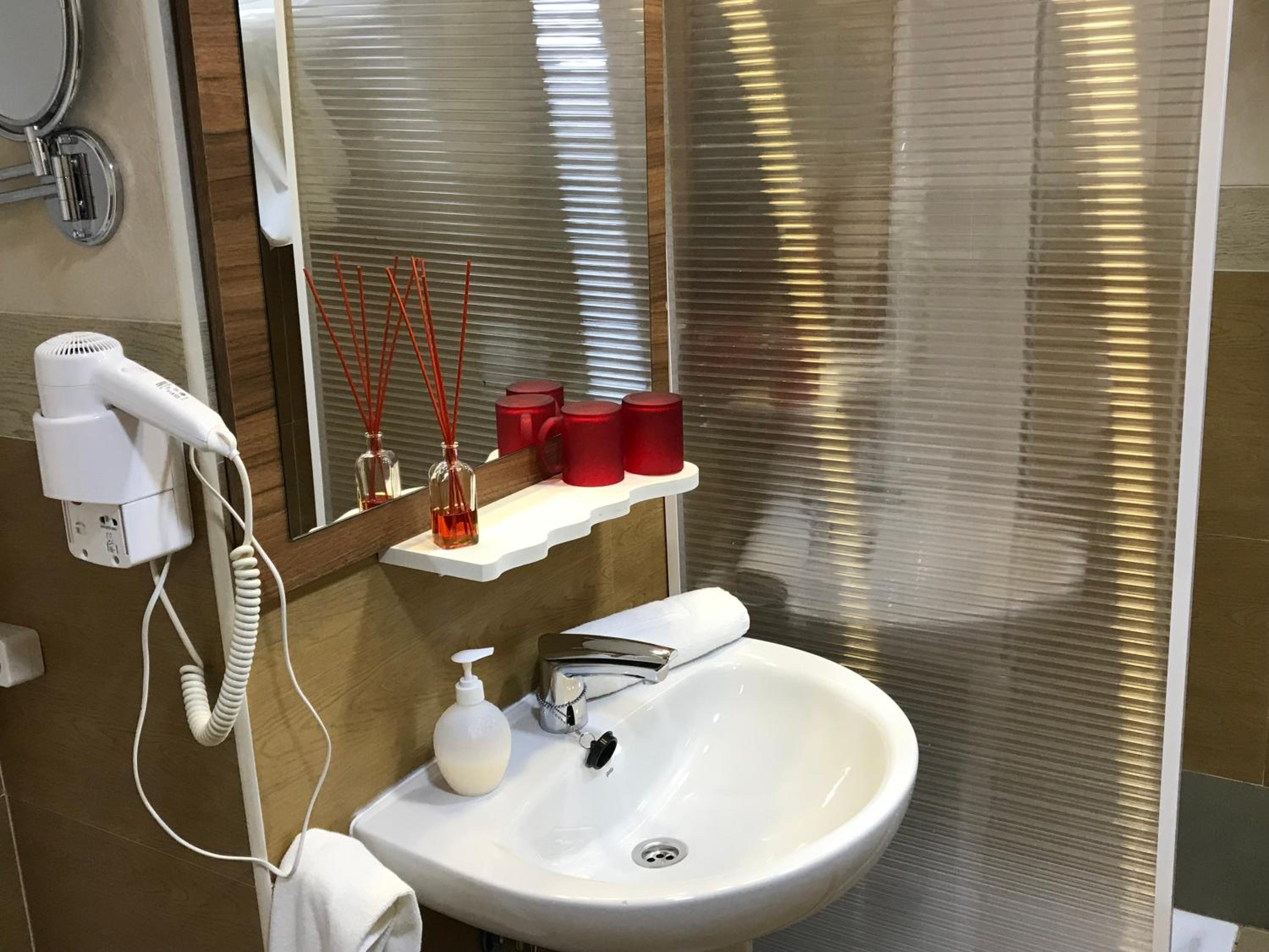 Standard Double Room - Photo 2