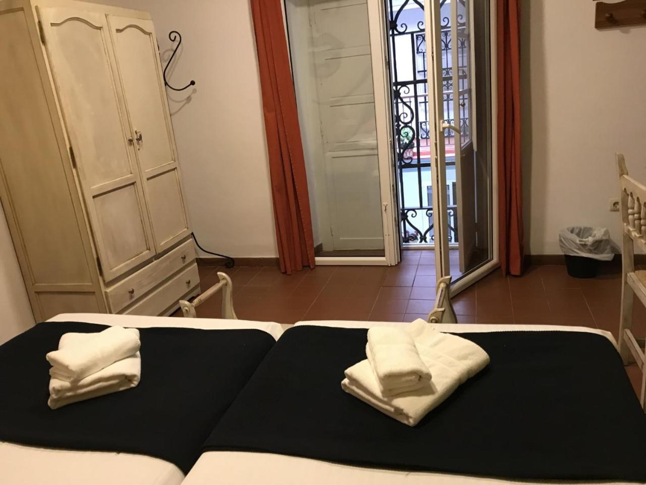 Economy Double Room with Private Bathroom - Photo 13