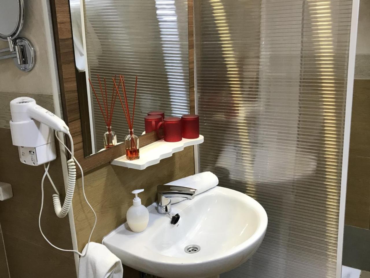 Economy Double Room with Private Bathroom - Photo 14