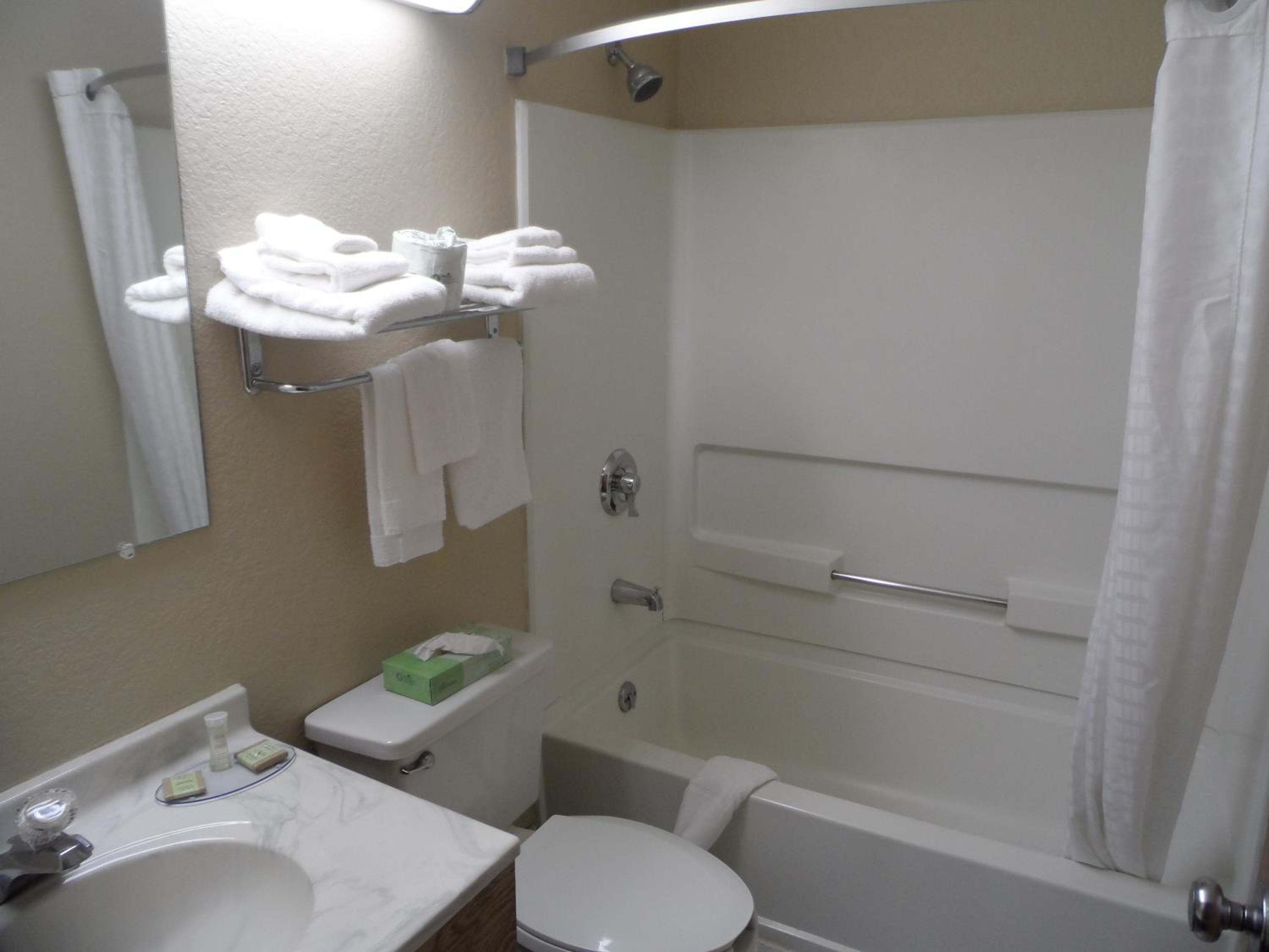 Double Room with Two Double Beds - Non-Smoking - Photo 3