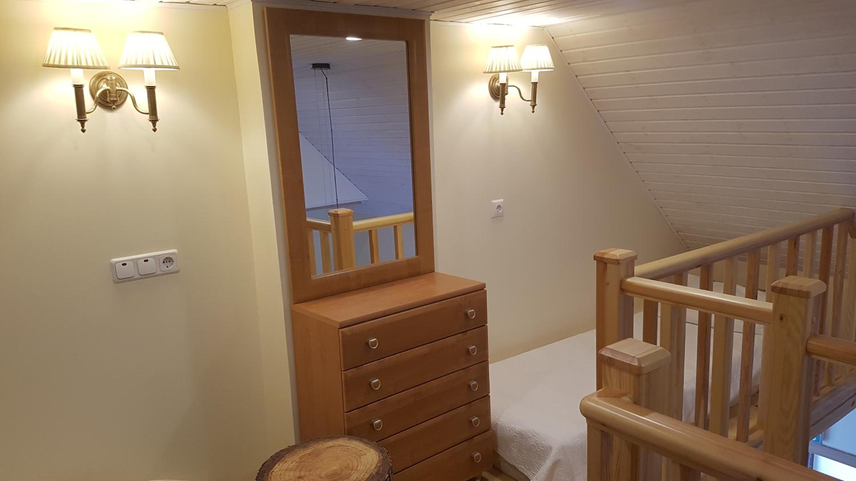 Apartment - Split Level - Photo 5