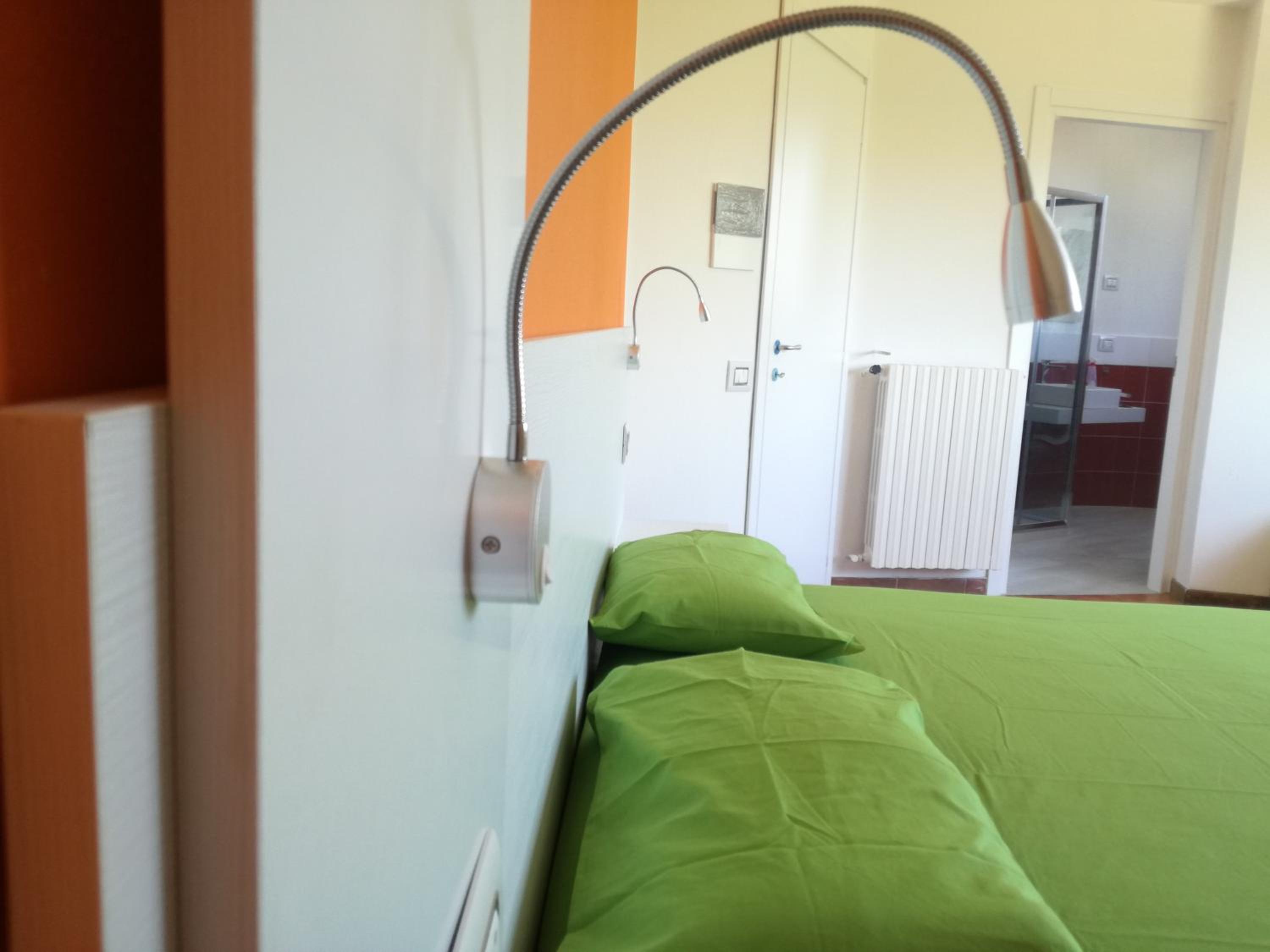 Deluxe Double Room with Shower - Photo 6