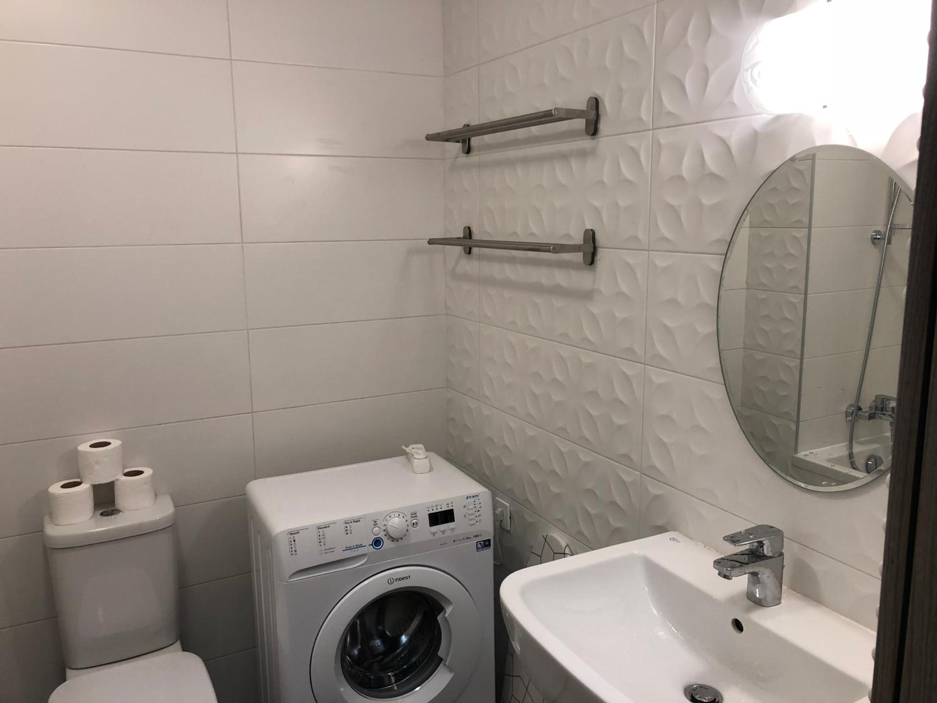 One-Bedroom Apartment - Photo 4