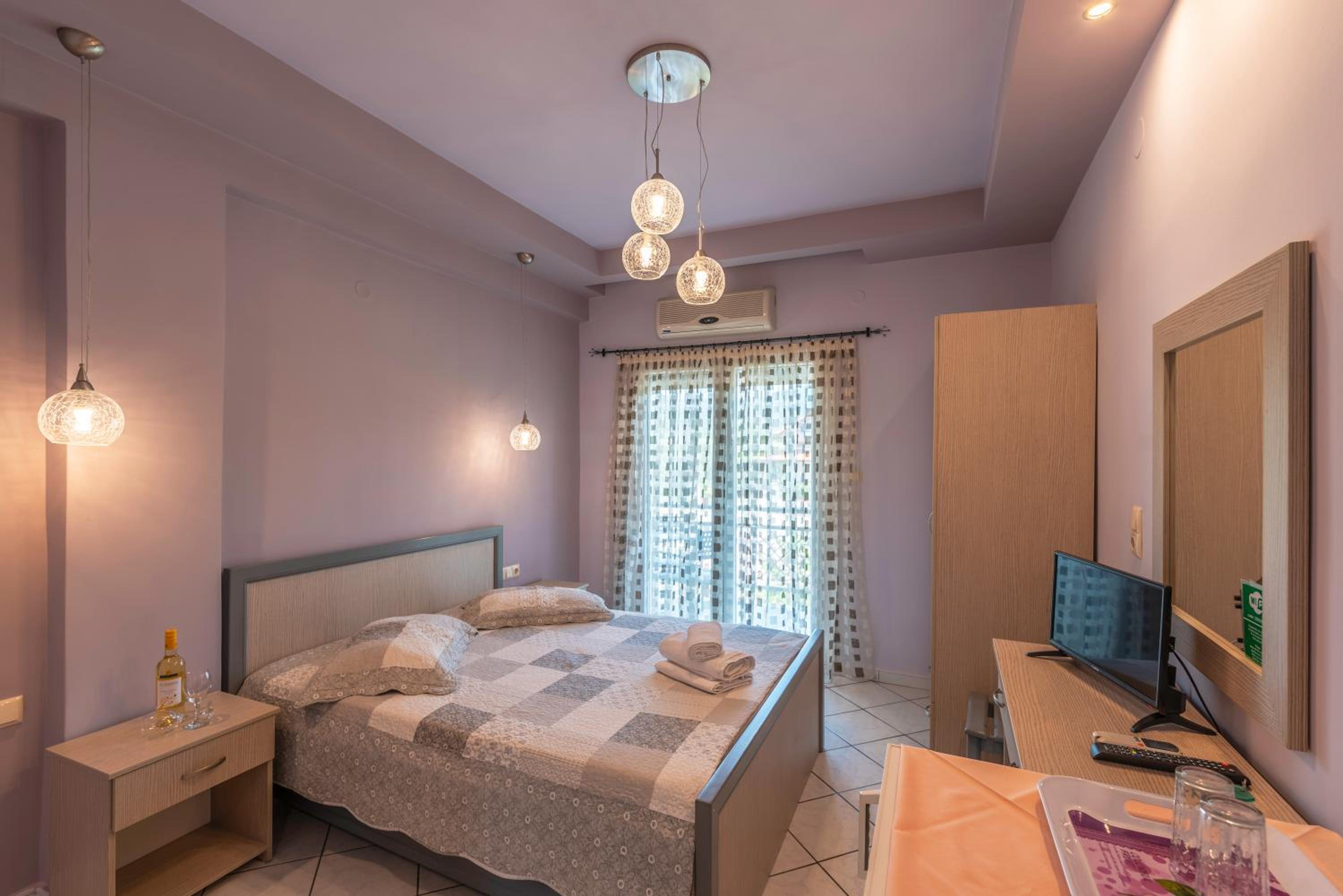 Studio (2 Adults)