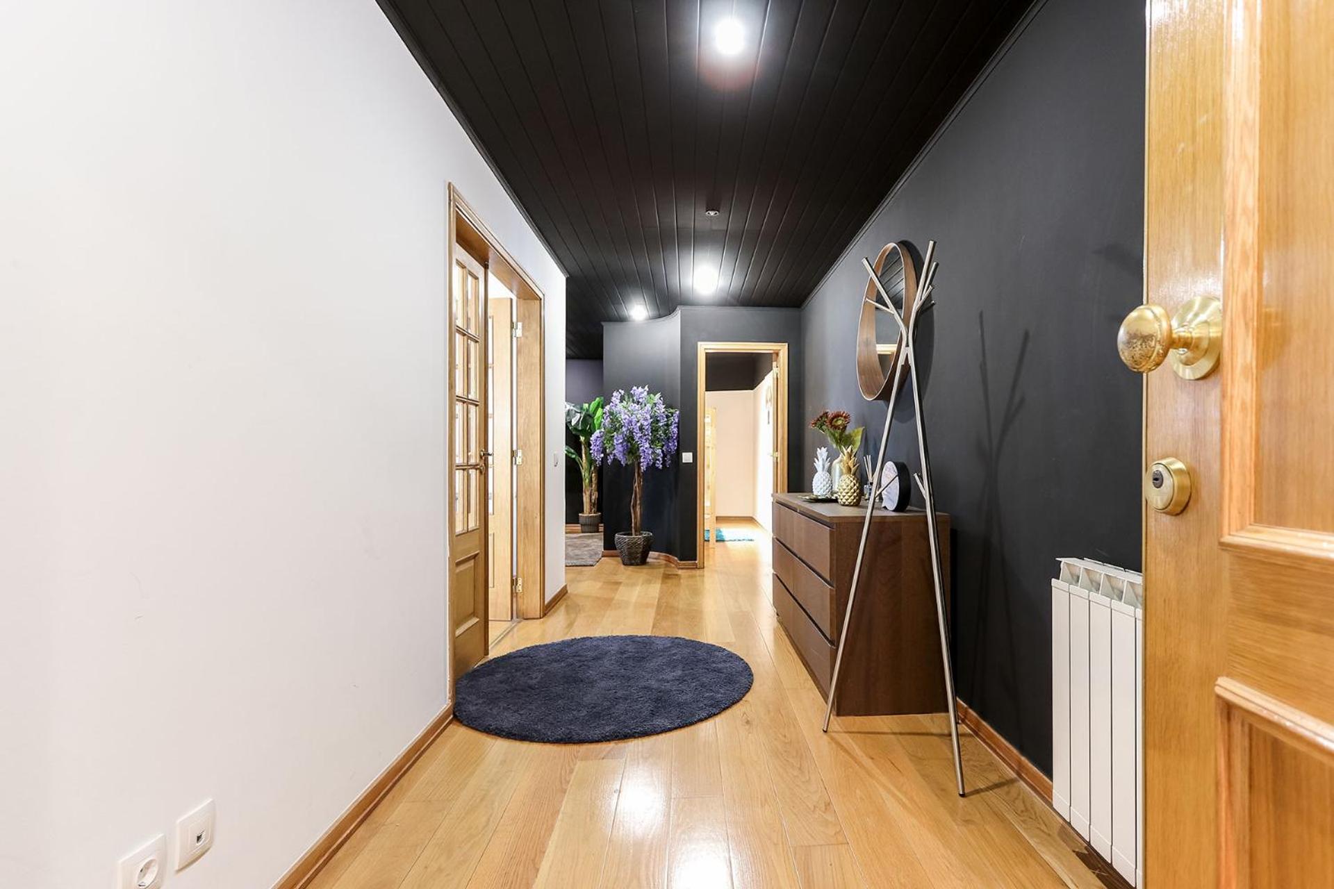 Apartment with Terrace - Photo 32