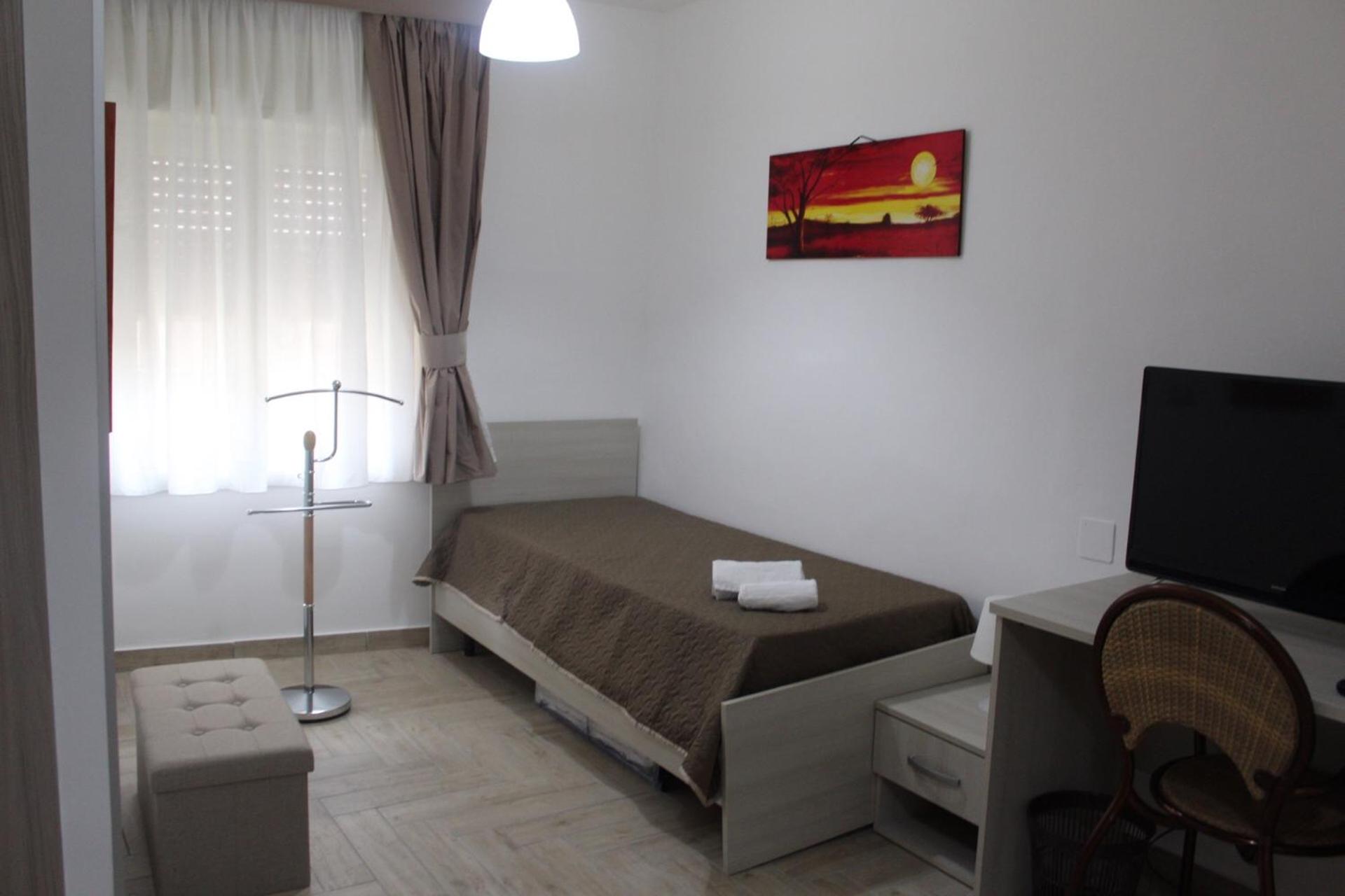 Triple Room with Private Bathroom - Photo 11