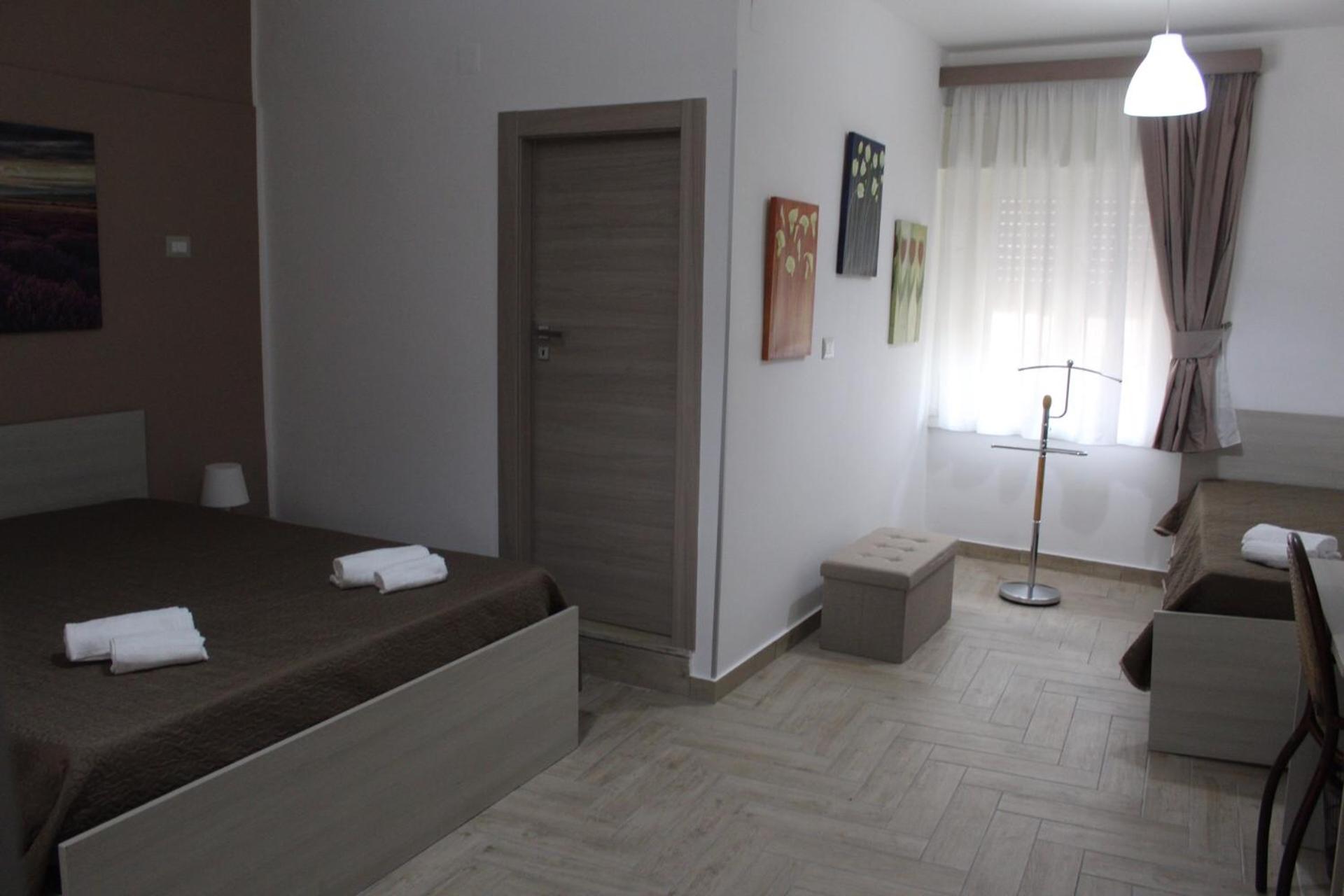 Triple Room with Private Bathroom - Photo 12
