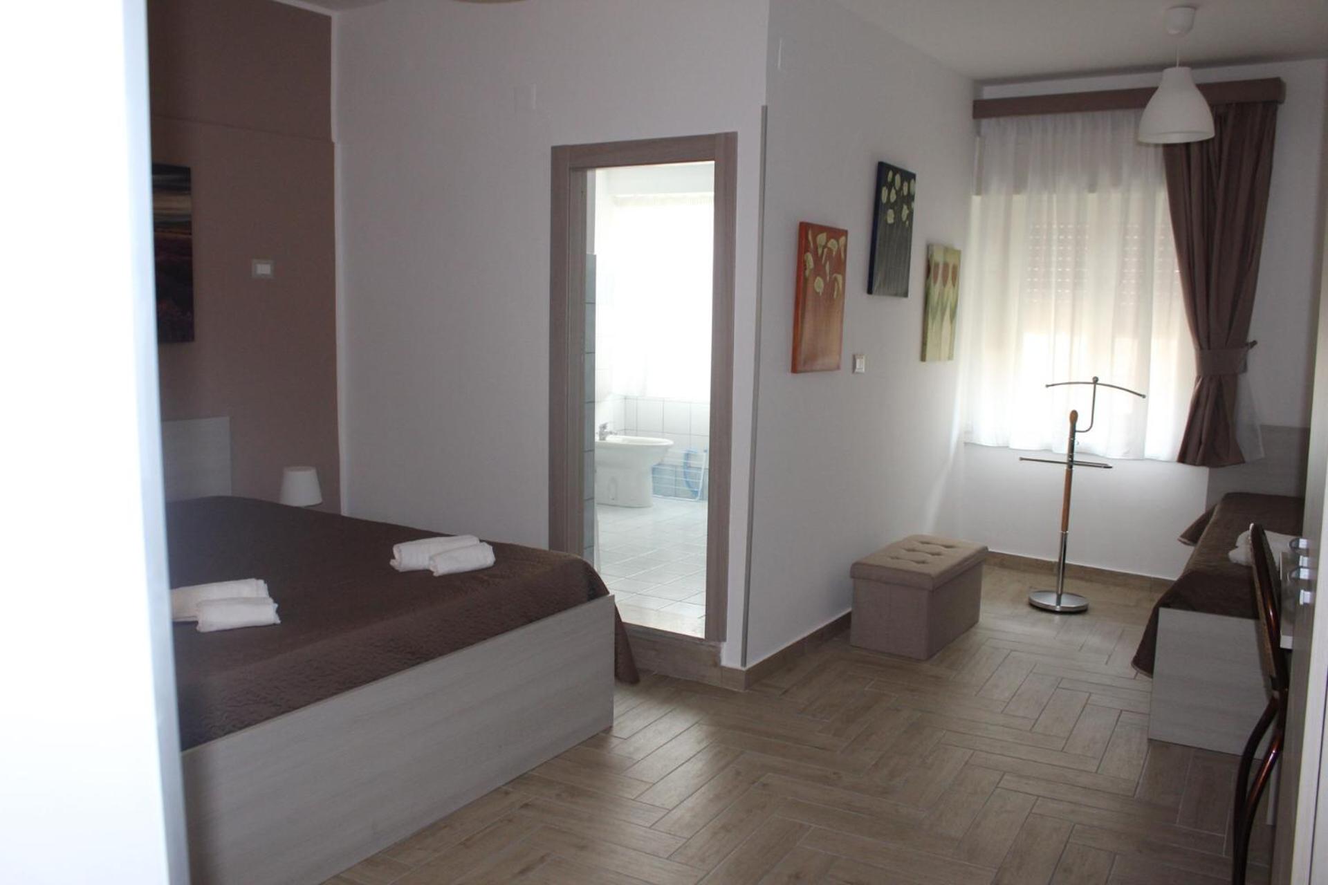 Triple Room with Private Bathroom - Photo 6