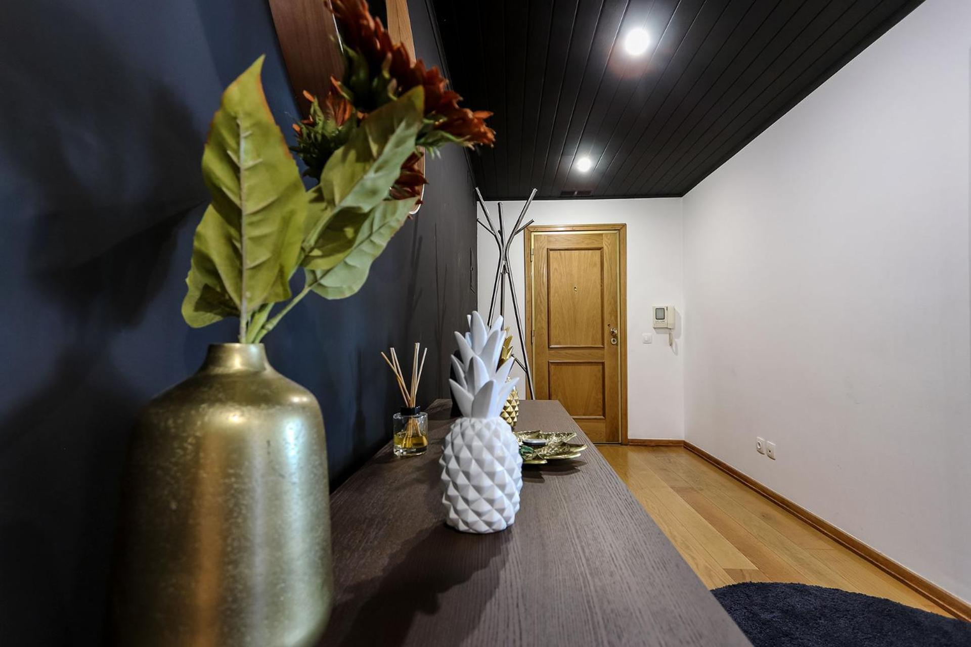 Apartment with Terrace - Photo 34