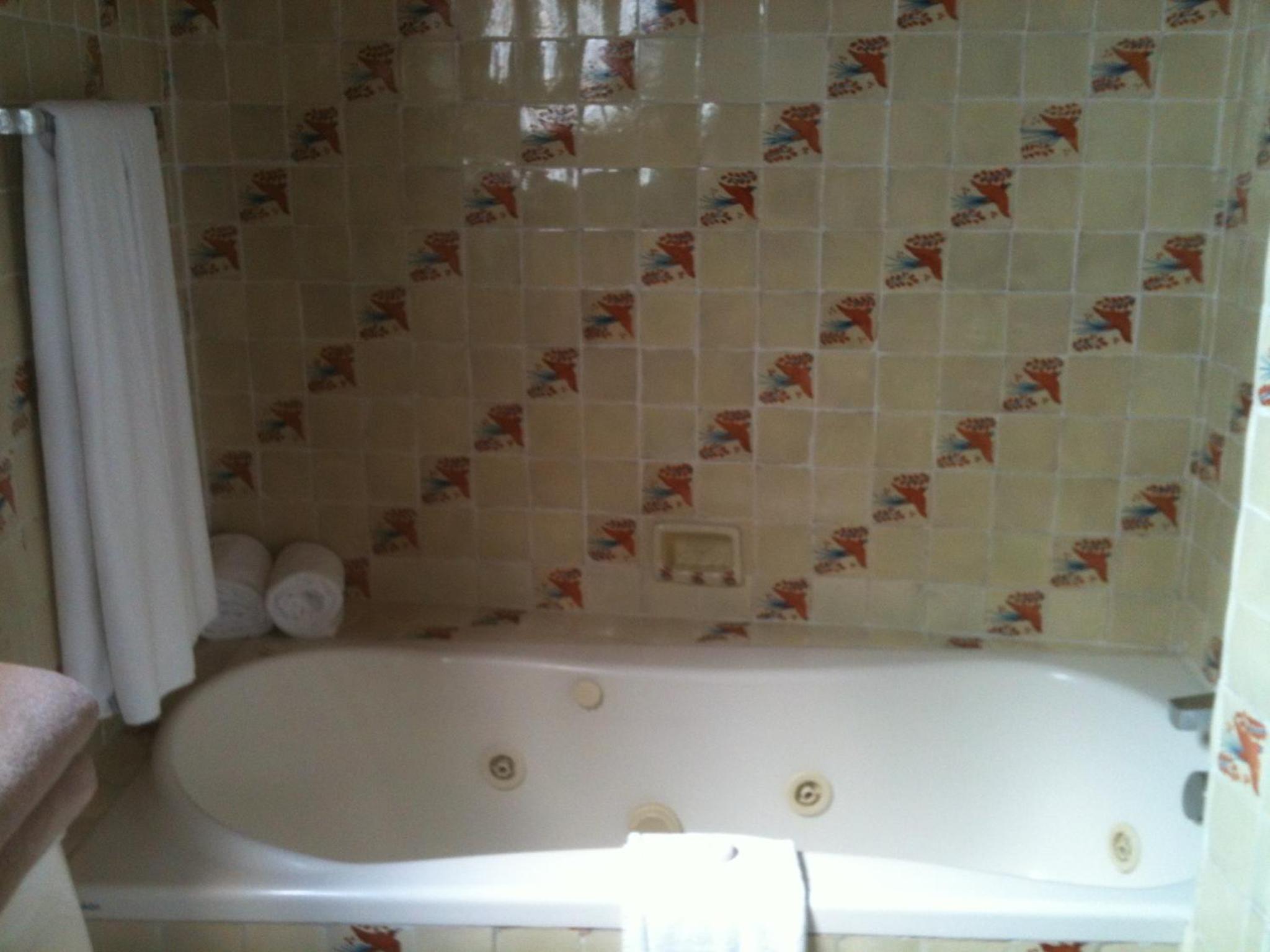 Suite - Photo 29