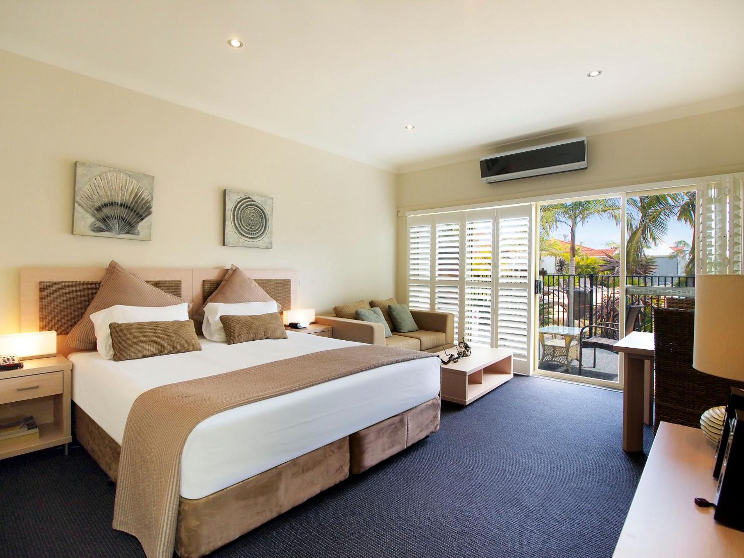 Hotel Room - No Housekeeping - Photo 1