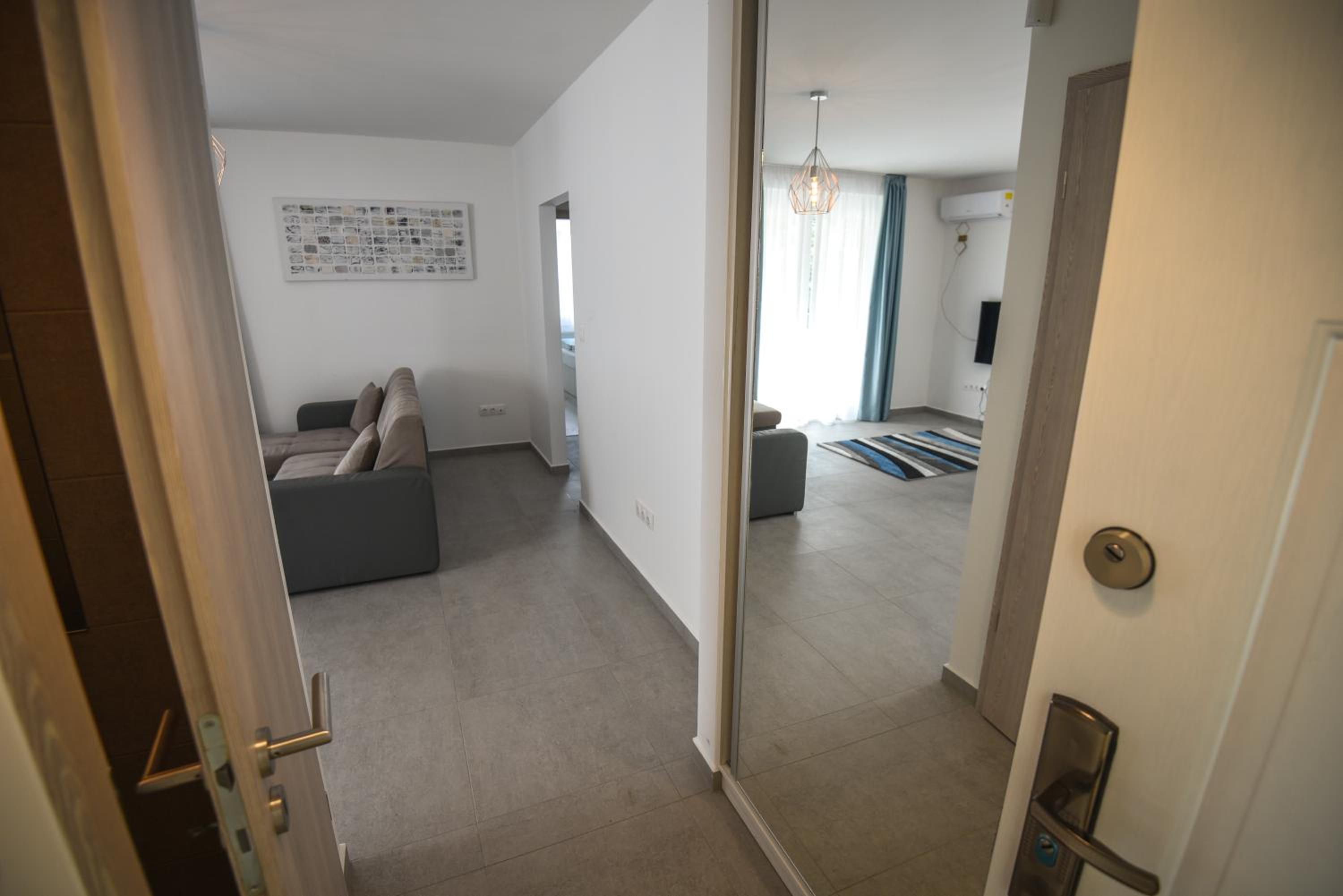 One-Bedroom Apartment - Photo 1