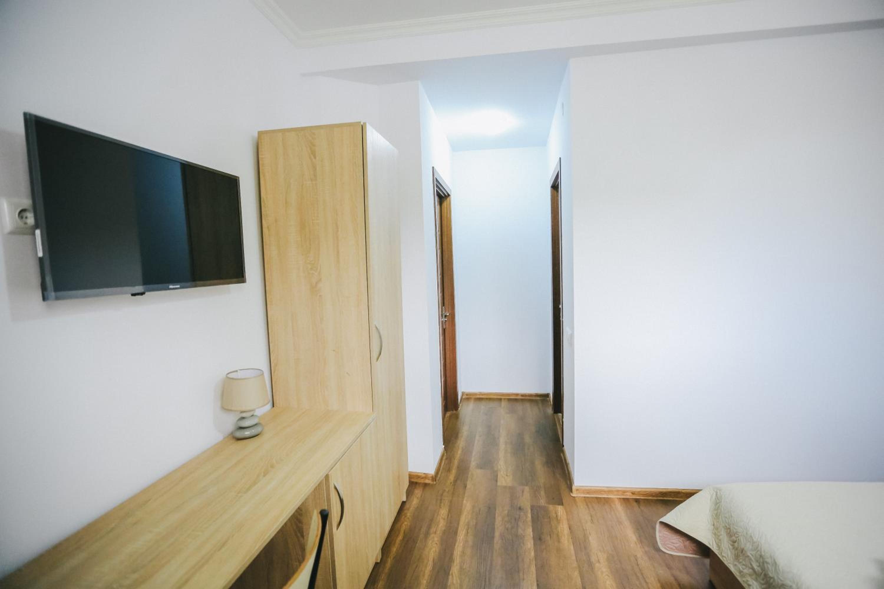 Deluxe Room (2 Adults + 1 Child)