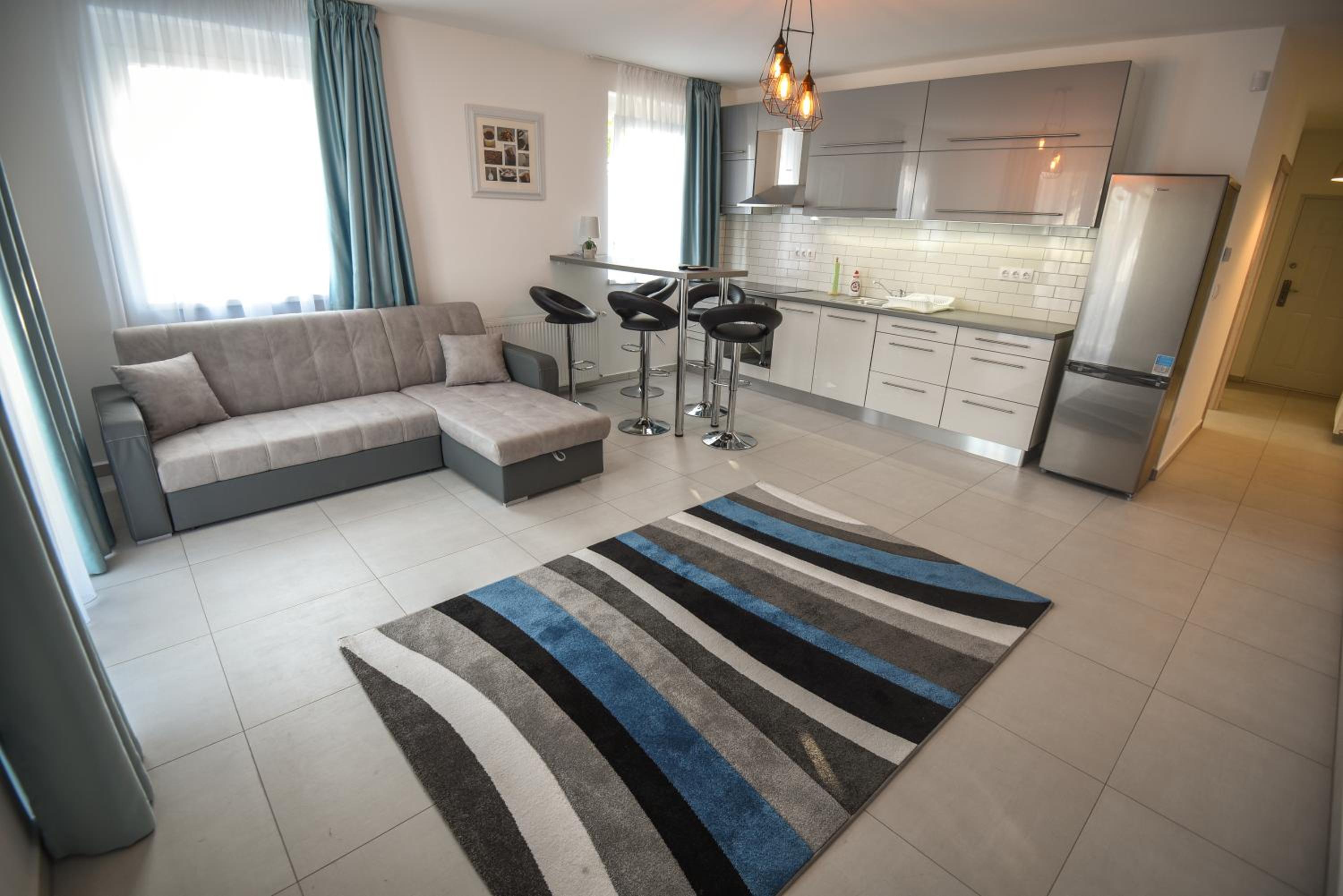 Apartment with Terrace - Photo 9