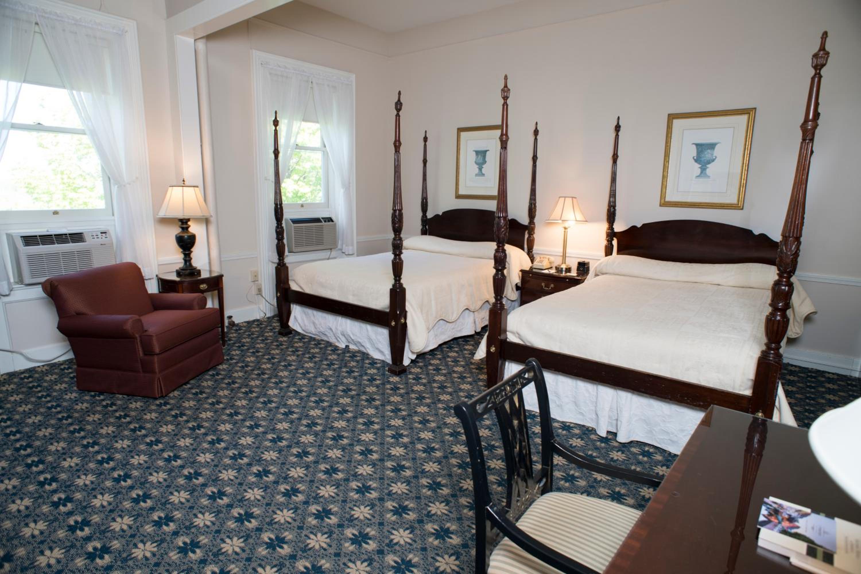 Luxury Main Inn Room with Two Queen Beds - Photo 5