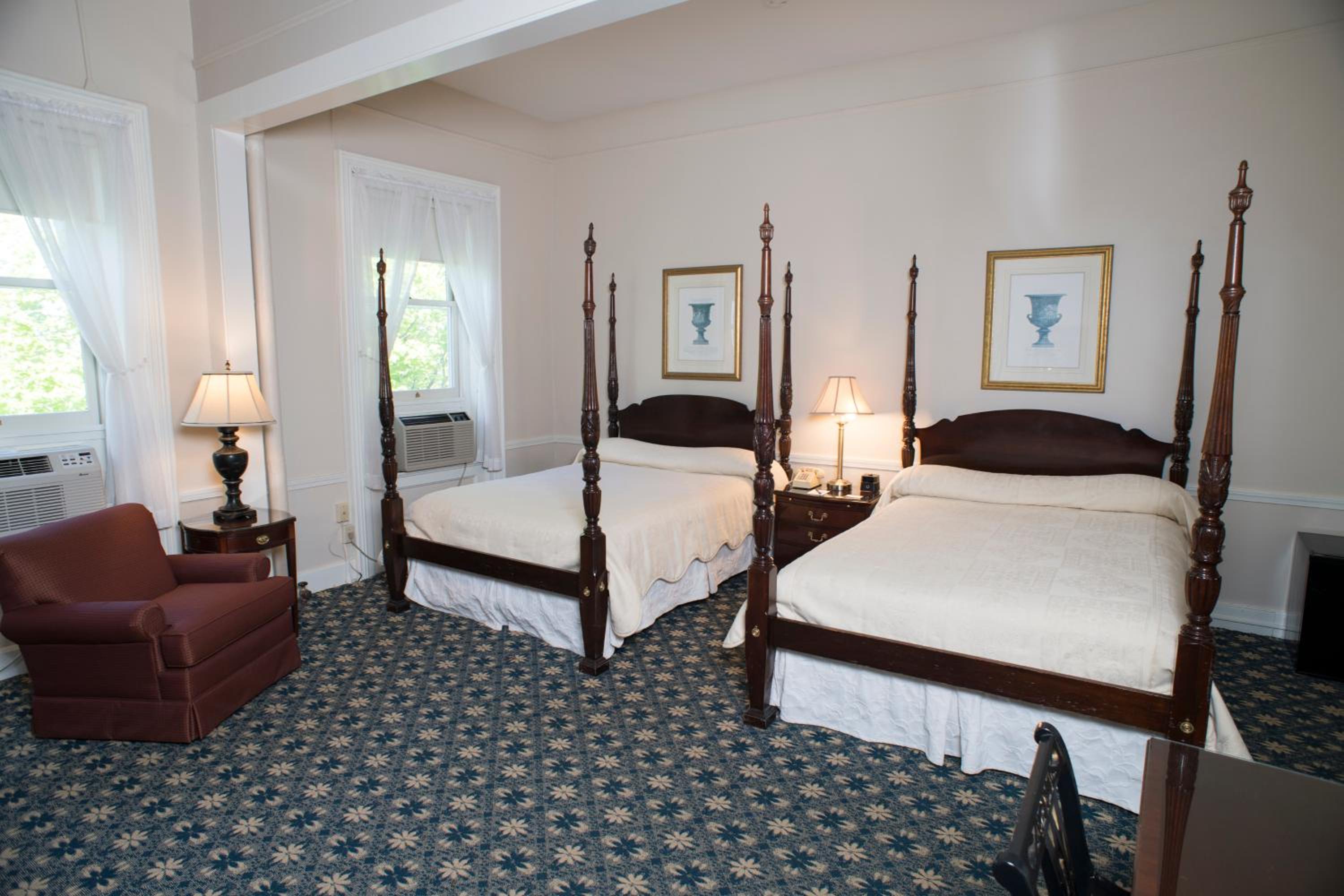 Luxury Main Inn Room with Two Queen Beds - Photo 4