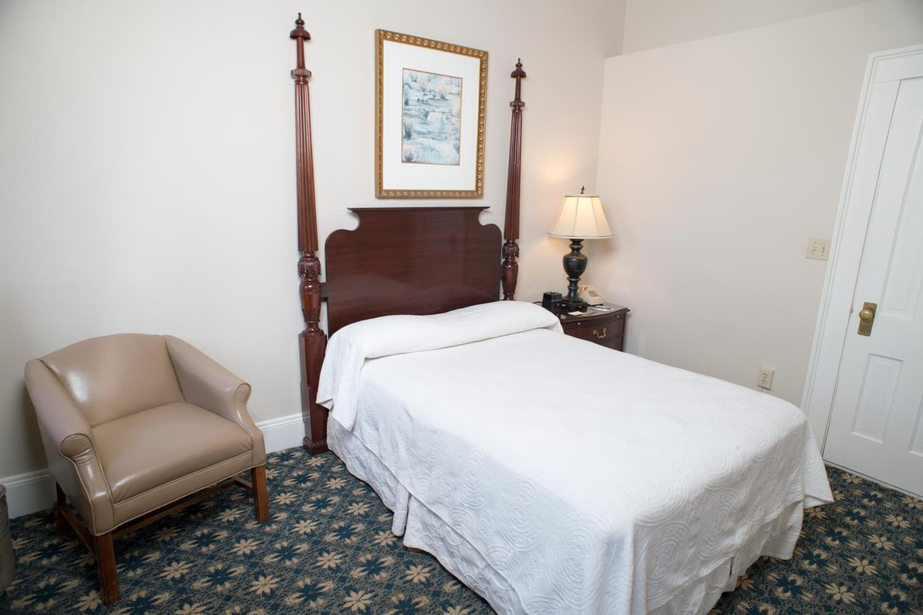 Standard Main Inn Room with One Double Bed - Photo 1