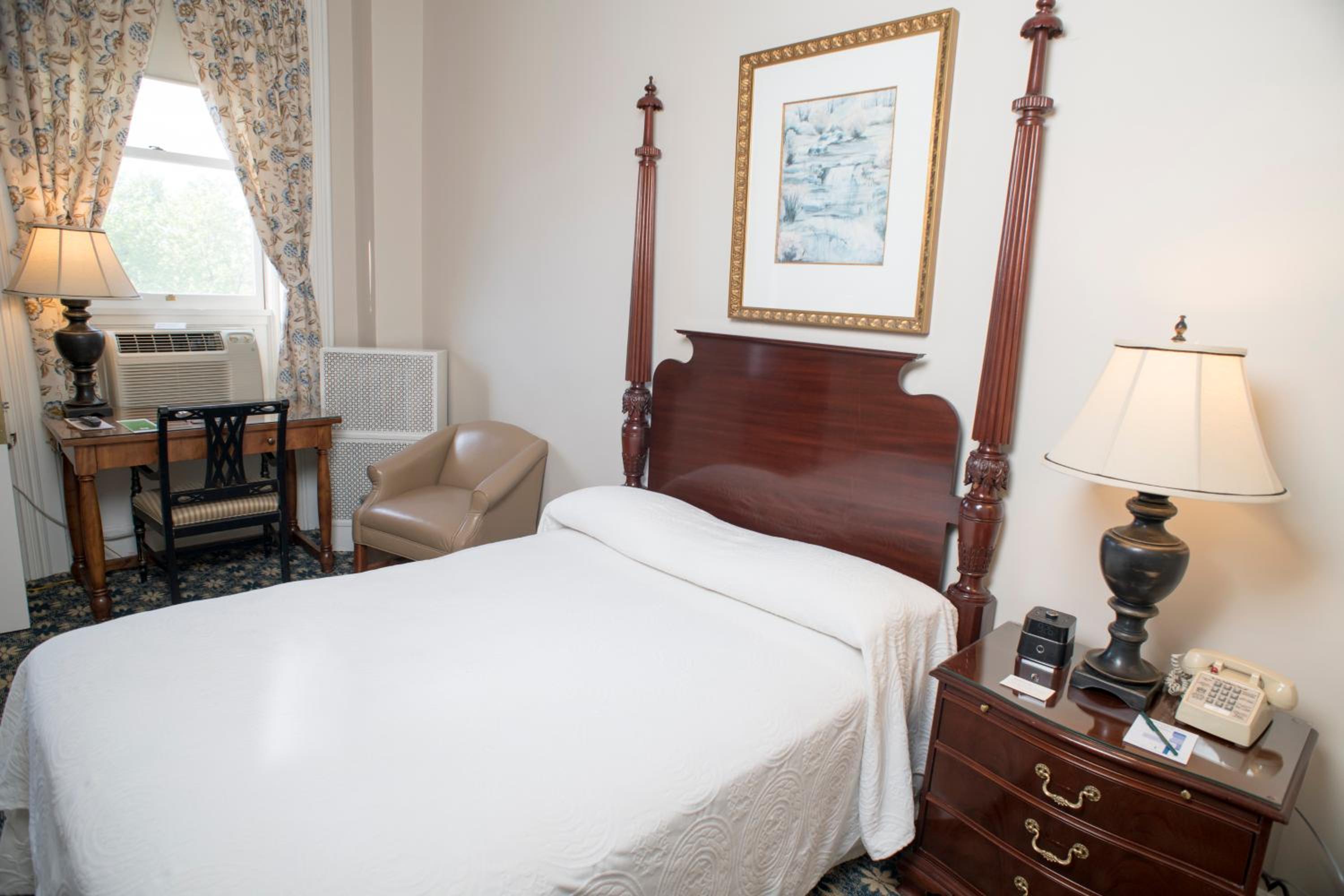 Standard Main Inn Room with One Double Bed - Photo 2