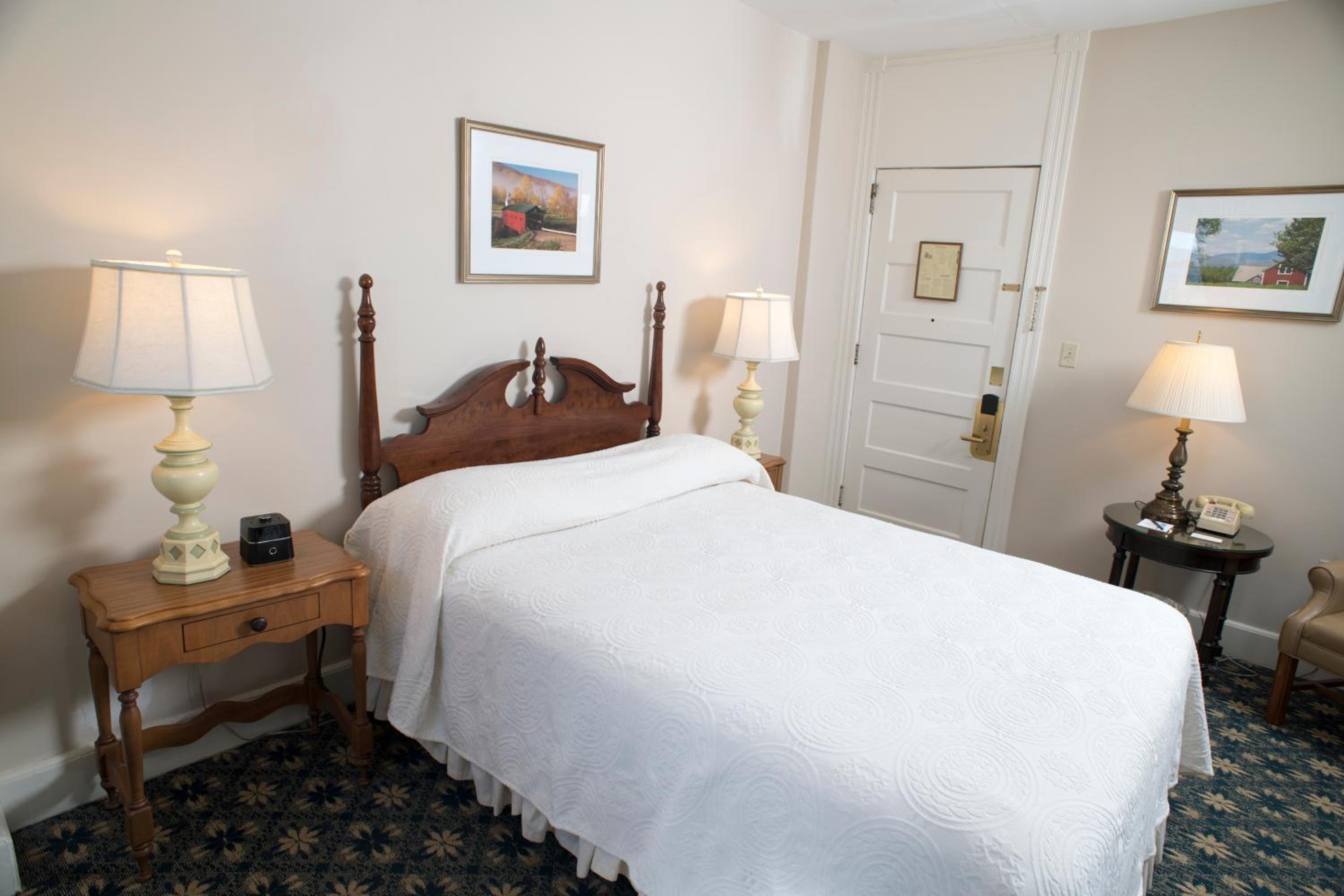 Standard Main Inn Room with One Queen Bed - Photo 1