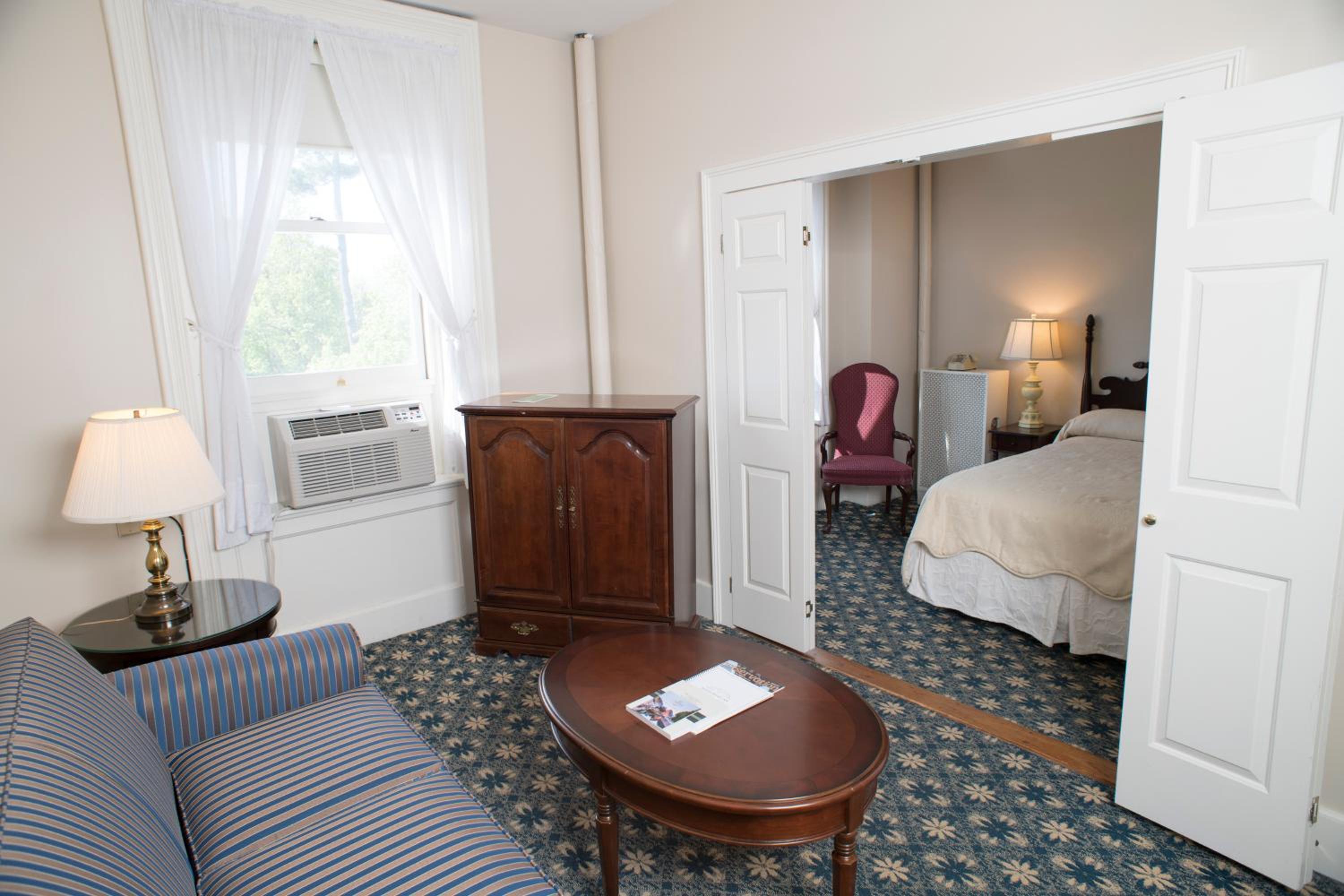 Suite Main Inn with King Bed - Photo 1