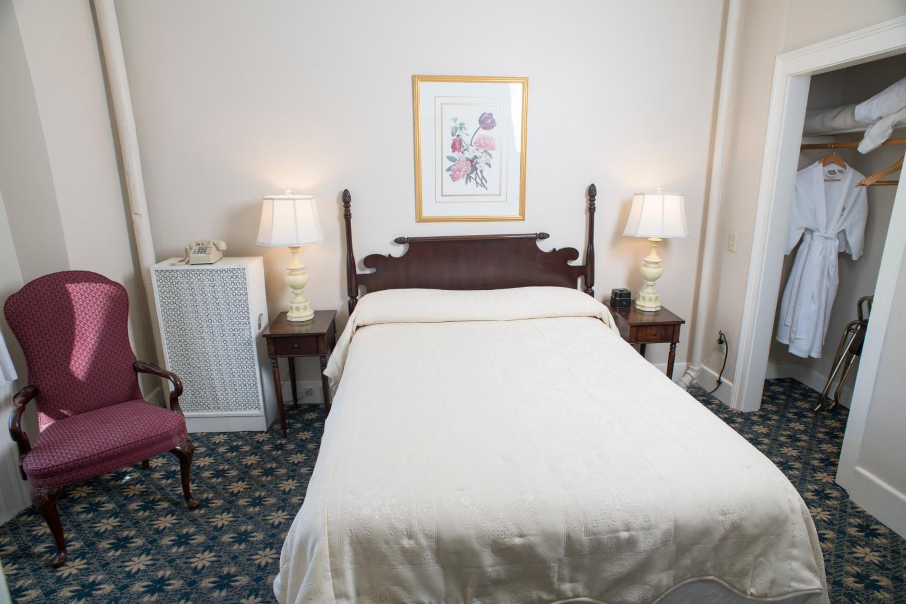 Suite Main Inn with King Bed - Photo 6