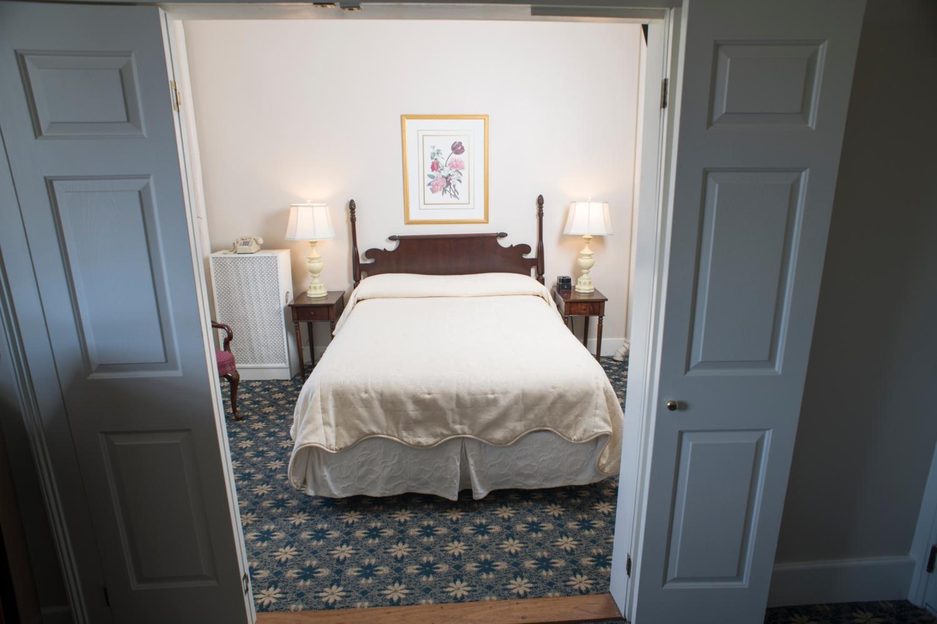 Suite Main Inn with King Bed - Photo 5