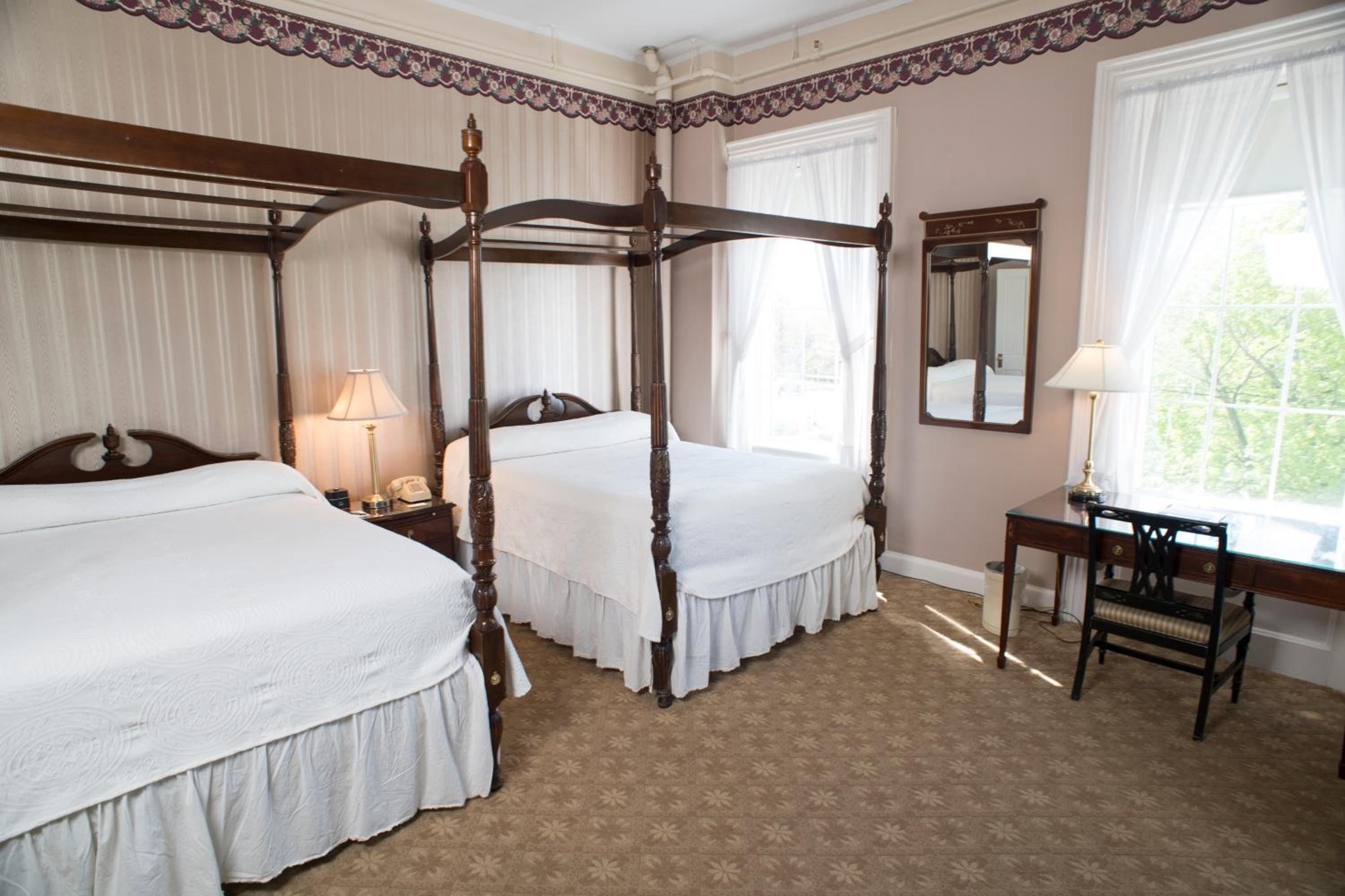 Suite, Main Inn, Two Queen Beds - Photo 4