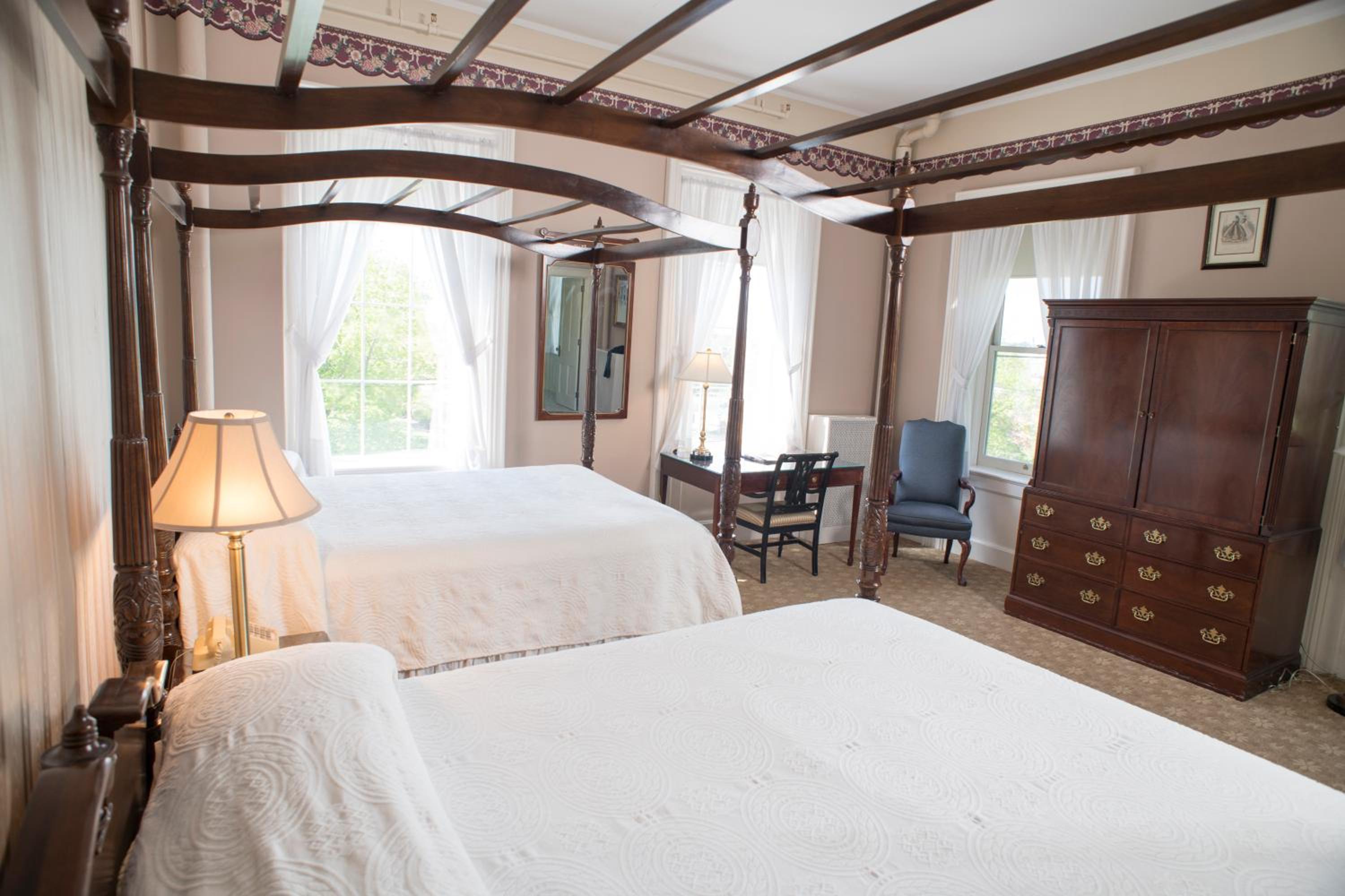 Suite, Main Inn, Two Queen Beds - Photo 2