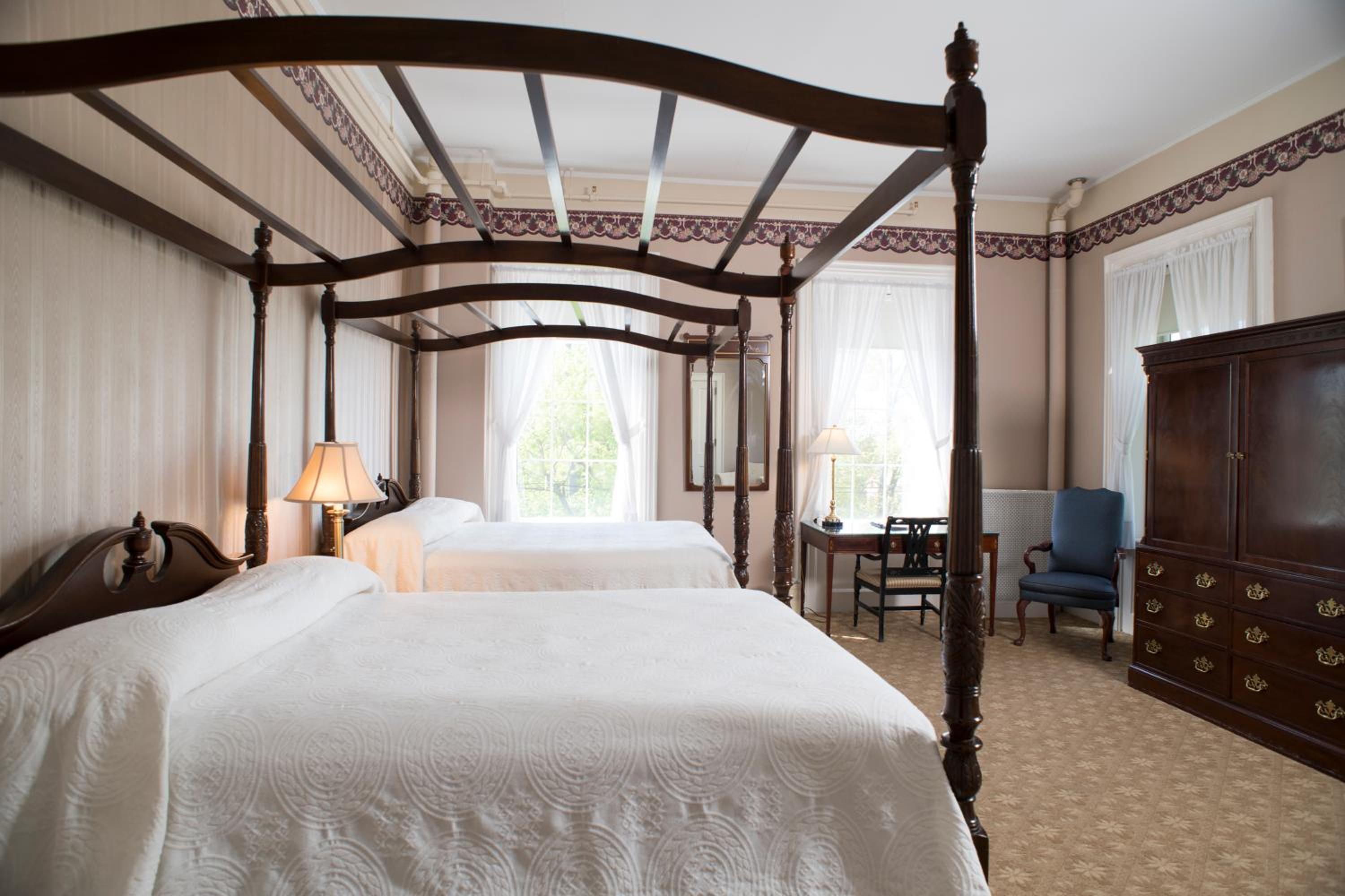 Suite, Main Inn, Two Queen Beds - Photo 3