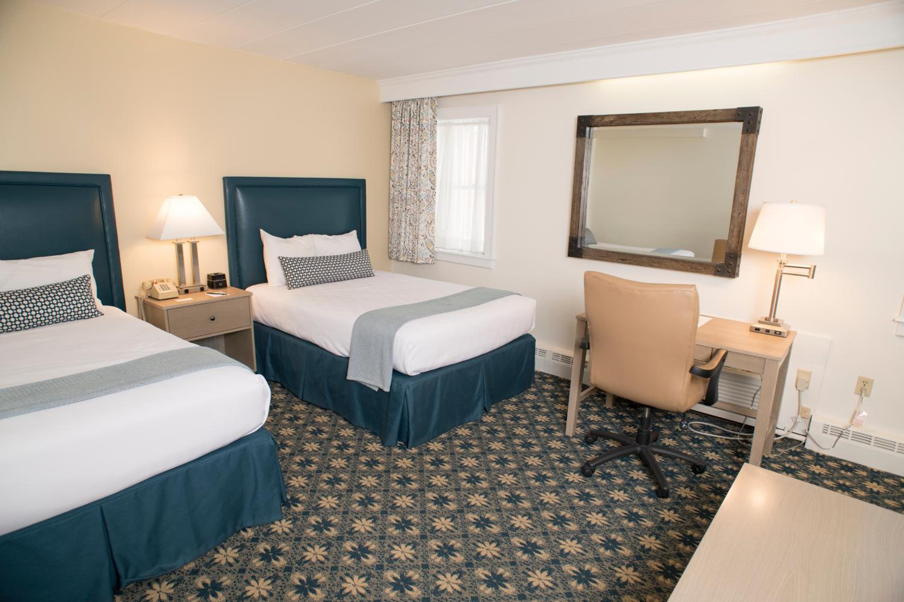 Deluxe Annex with Two Double Beds - Photo 3